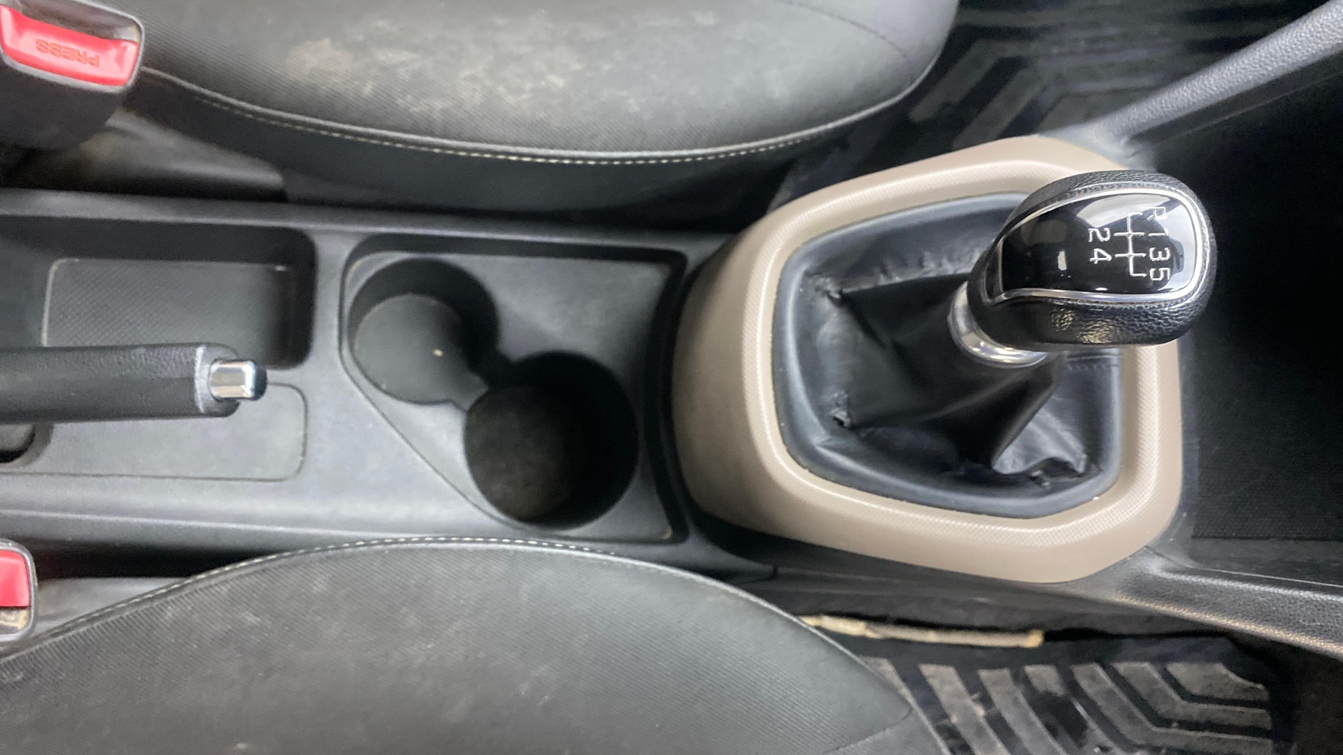 View 2015 Hyundai Grand i10 1.1 Sportz Diesel Image 37 Used 2015 Hyundai Grand i10 1.1 Sportz Diesel Image 37