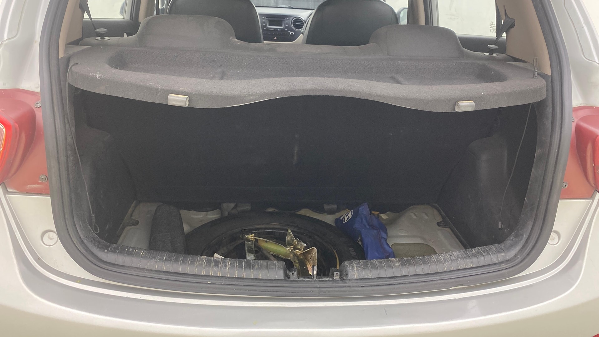 View 2015 Hyundai Grand i10 1.1 Sportz Diesel Image 10 Used 2015 Hyundai Grand i10 1.1 Sportz Diesel Image 10