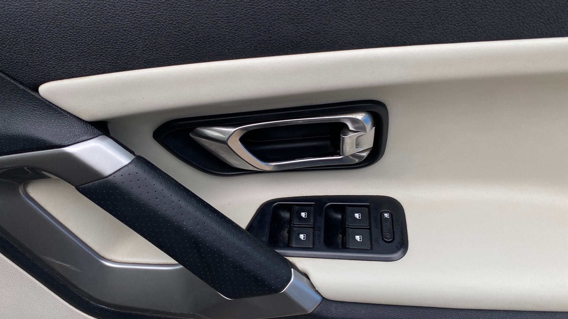 View 2021 Tata Safari XZ Plus Image 35 Used 2021 Tata Safari XZ Plus Image 35