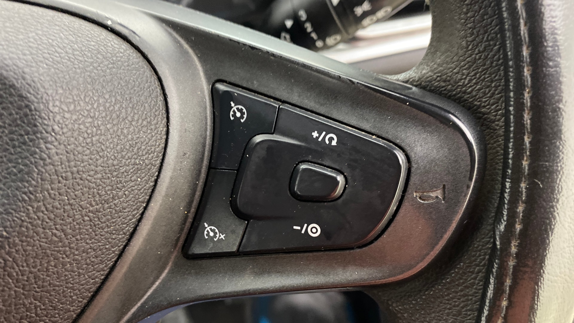 View 2022 Tata Altroz XZ Petrol Image 3 Used 2022 Tata Altroz XZ Petrol Image 3