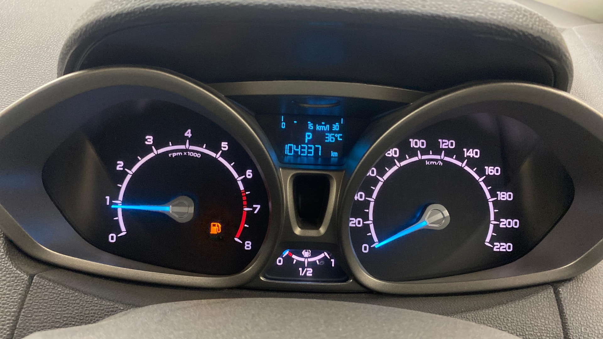 View 2016 Ford EcoSport 1.5 TDCi Diesel Ambiente BS IV Image 33 Used 2016 Ford EcoSport 1.5 TDCi Diesel Ambiente BS IV Image 33