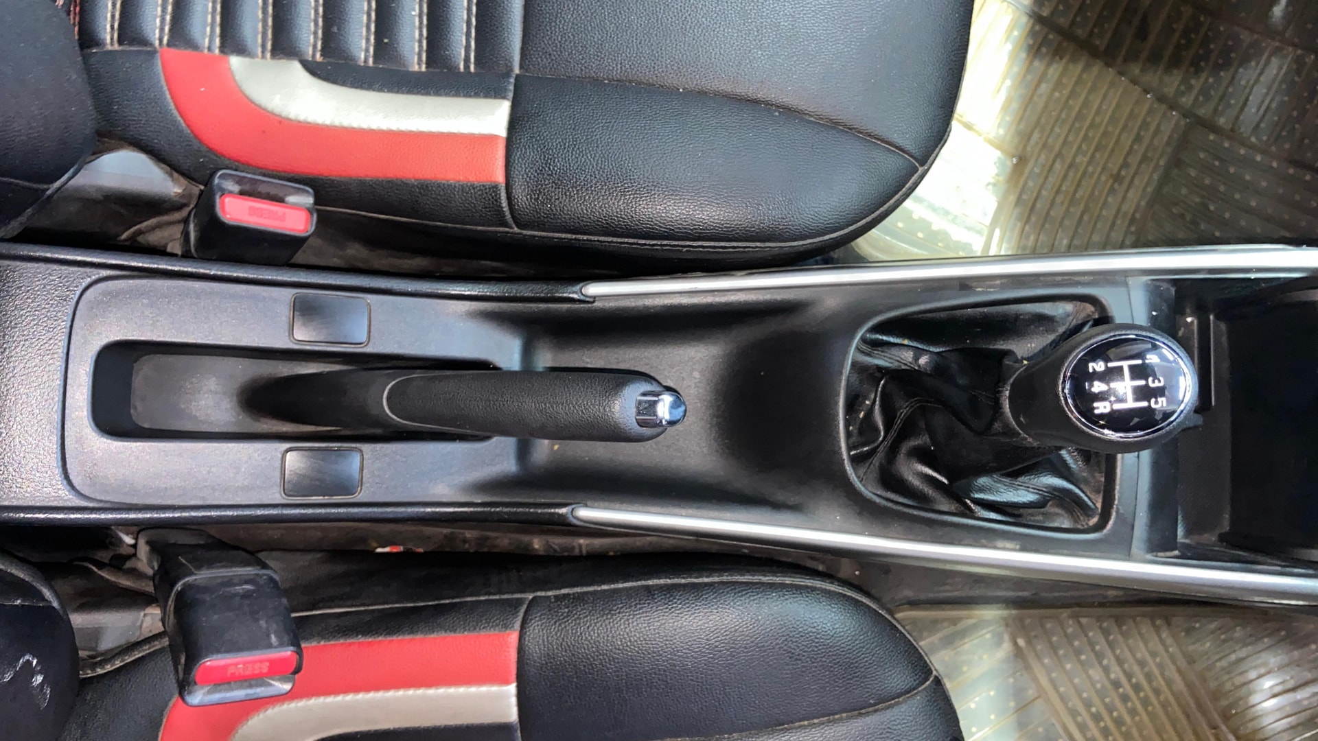 View 2017 Maruti Suzuki 1000 Base Variant Image 38 Used 2017 Maruti Suzuki 1000 Base Variant Image 38