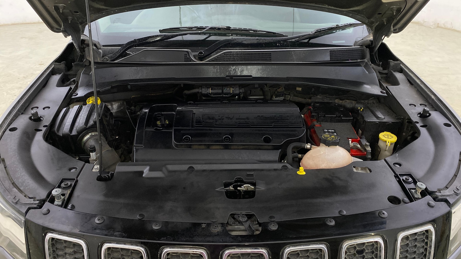 View 2018 Jeep Compass Limited (O)1.4 Multi AIR Petrol DDCT AT BS IV Image 42 Used 2018 Jeep Compass Limited (O)1.4 Multi AIR Petrol DDCT AT BS IV Image 42