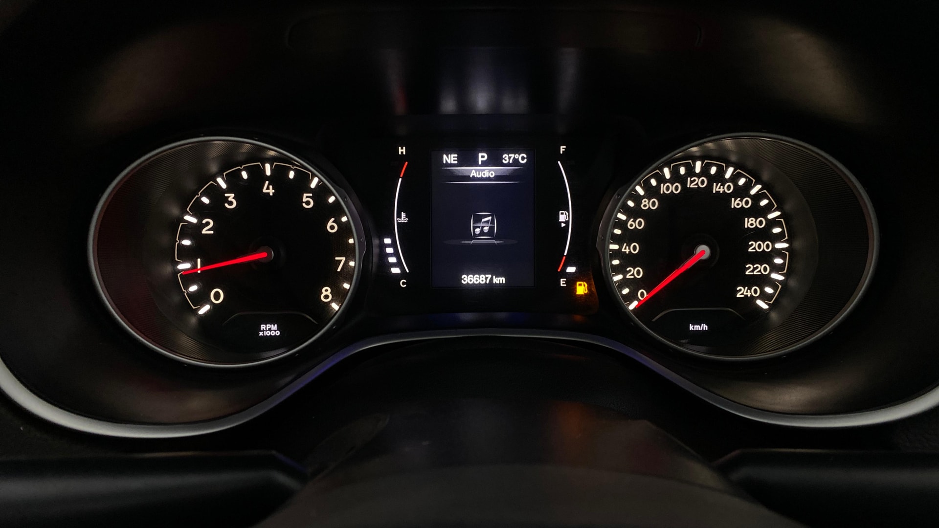 View 2018 Jeep Compass Limited (O)1.4 Multi AIR Petrol DDCT AT BS IV Image 35 Used 2018 Jeep Compass Limited (O)1.4 Multi AIR Petrol DDCT AT BS IV Image 35