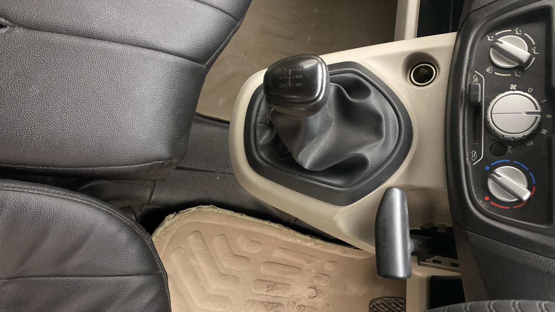View 2017 Datsun Go T Image 37 Used 2017 Datsun Go T Image 37