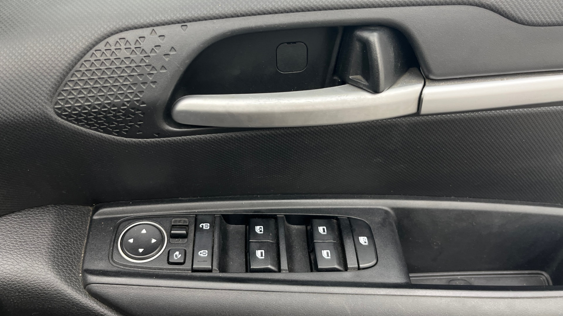 View 2021 Kia Sonet HTK Plus Petrol Image 33 Used 2021 Kia Sonet HTK Plus Petrol Image 33