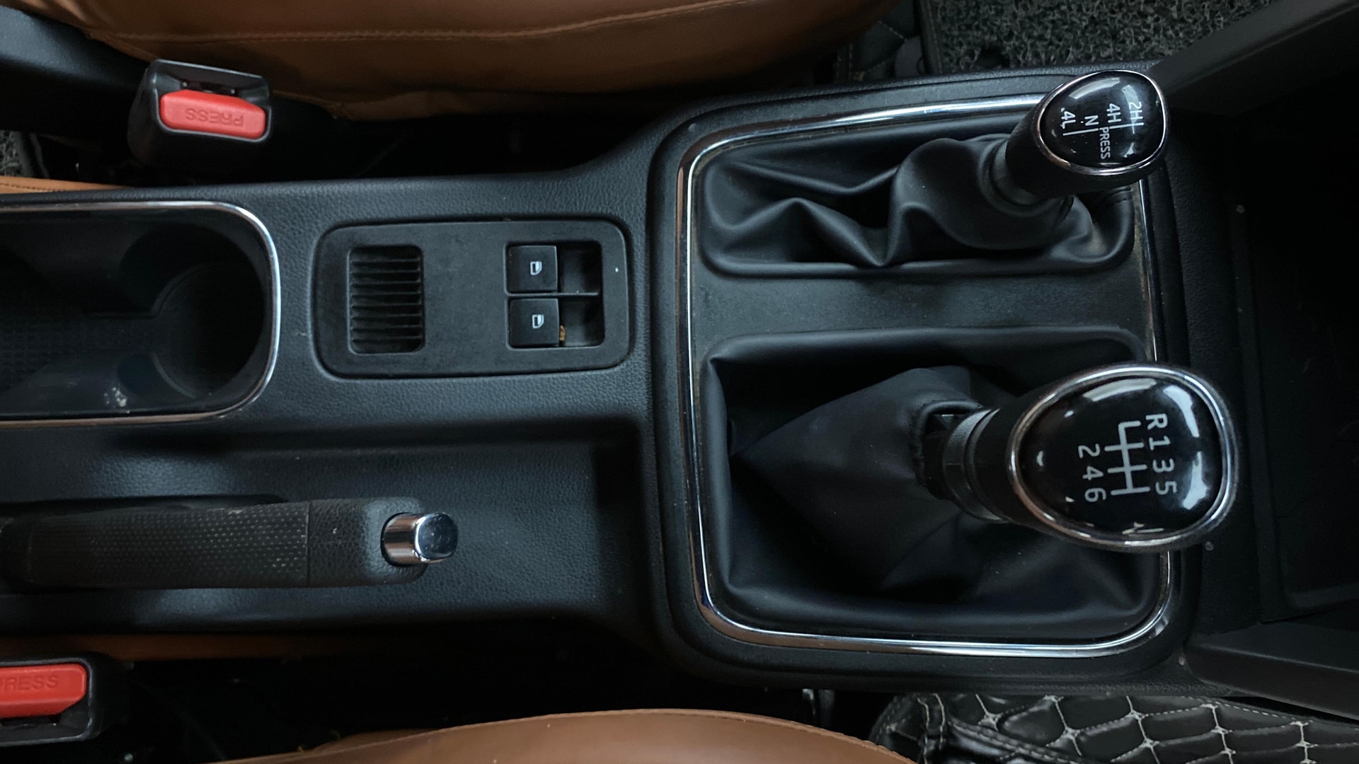 View 2023 Mahindra Thar AX Standard Manual Soft Top 6 Seater Image 38 Used 2023 Mahindra Thar AX Standard Manual Soft Top 6 Seater Image 38