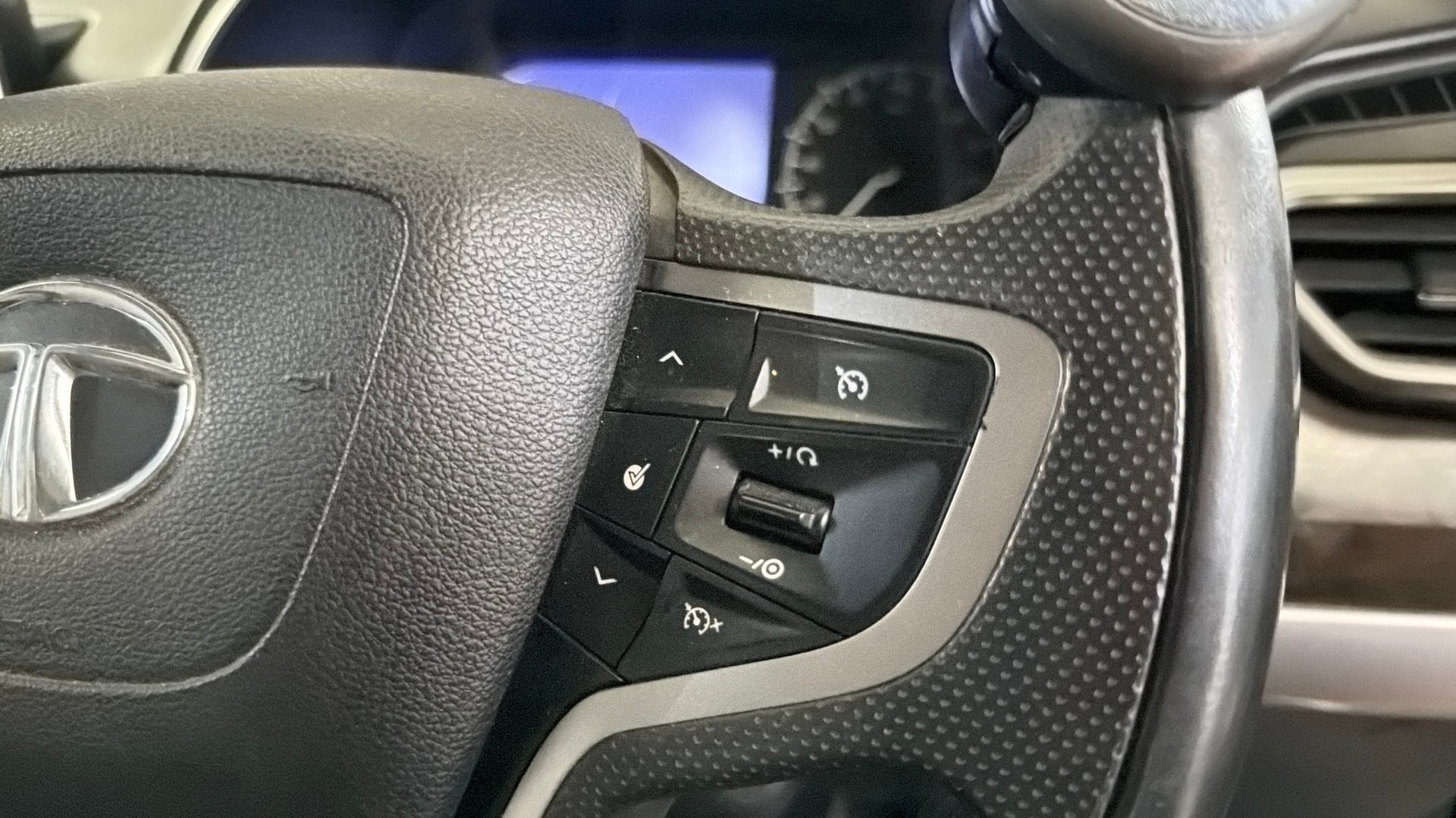 View 2019 Tata Harrier XE Image 3 Used 2019 Tata Harrier XE Image 3