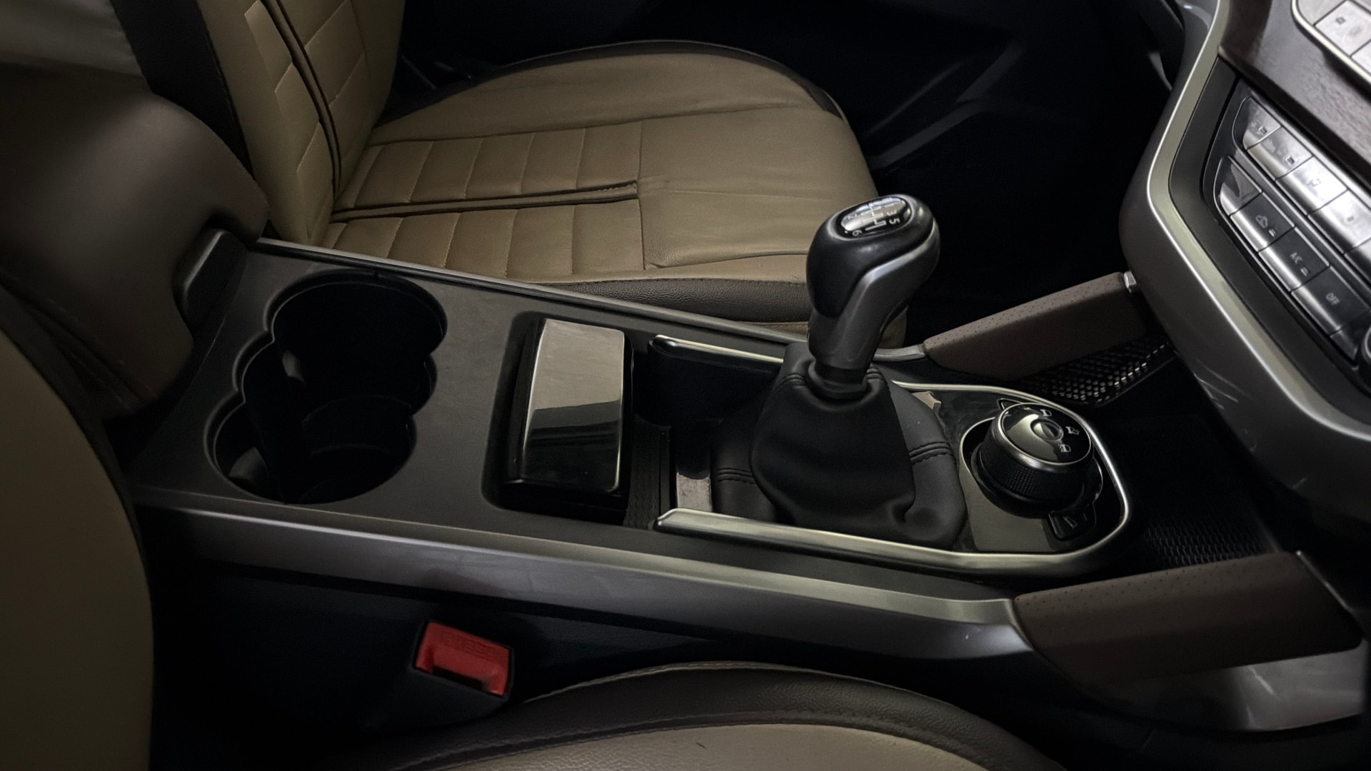View 2019 Tata Harrier XE Image 40 Used 2019 Tata Harrier XE Image 40