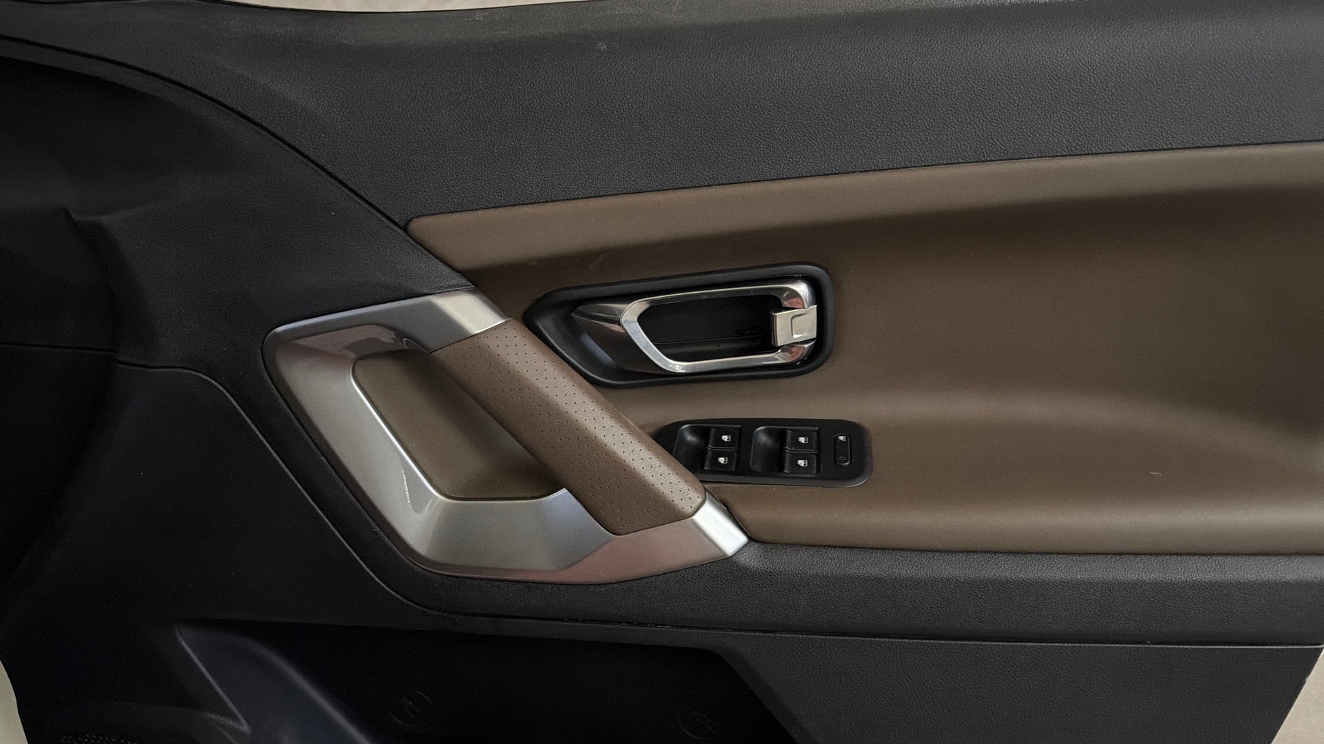 View 2019 Tata Harrier XE Image 34 Used 2019 Tata Harrier XE Image 34