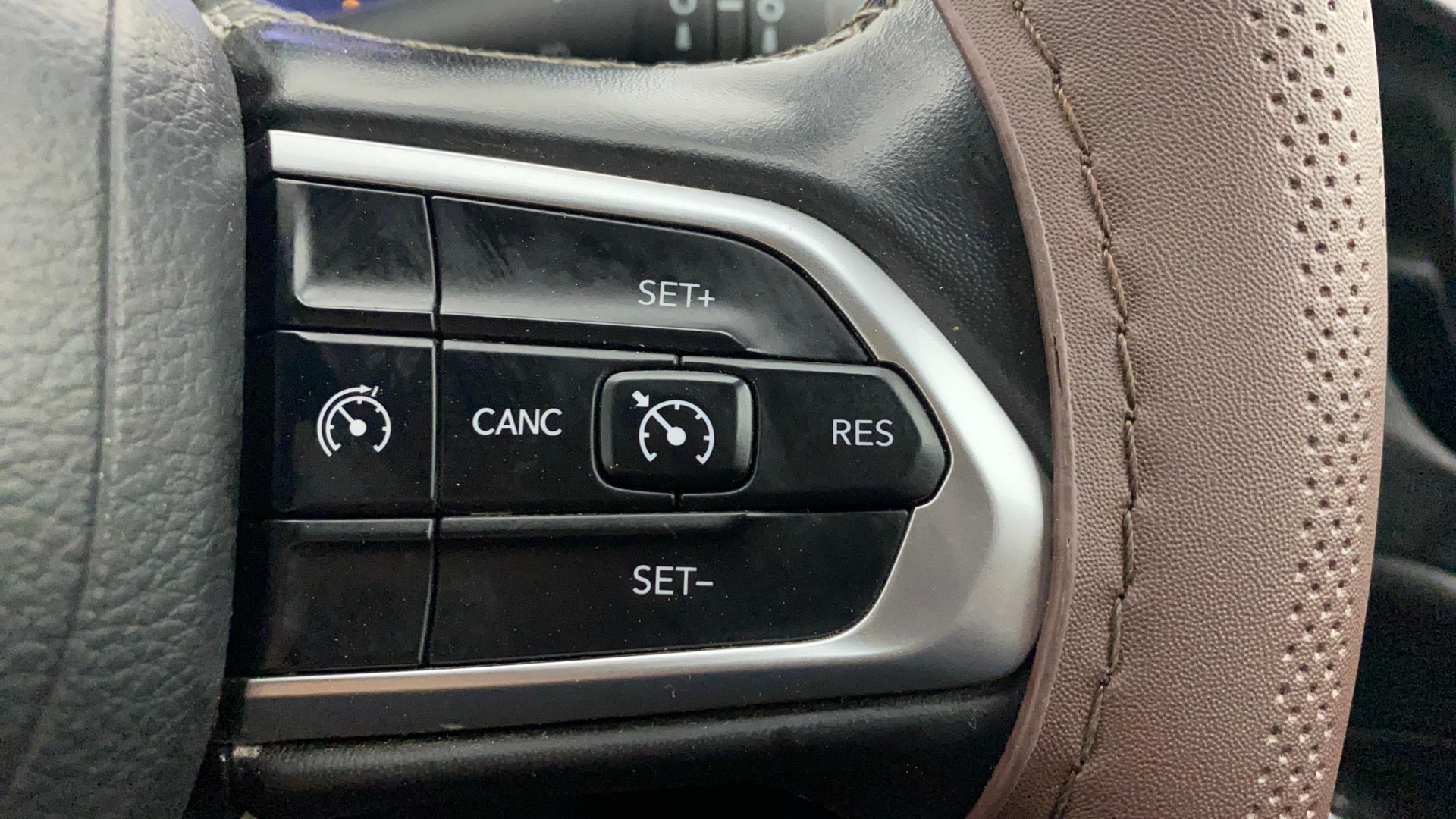 View 2022 Jeep Compass S (O) 1.4 Petrol DDCT Image 3 Used 2022 Jeep Compass S (O) 1.4 Petrol DDCT Image 3