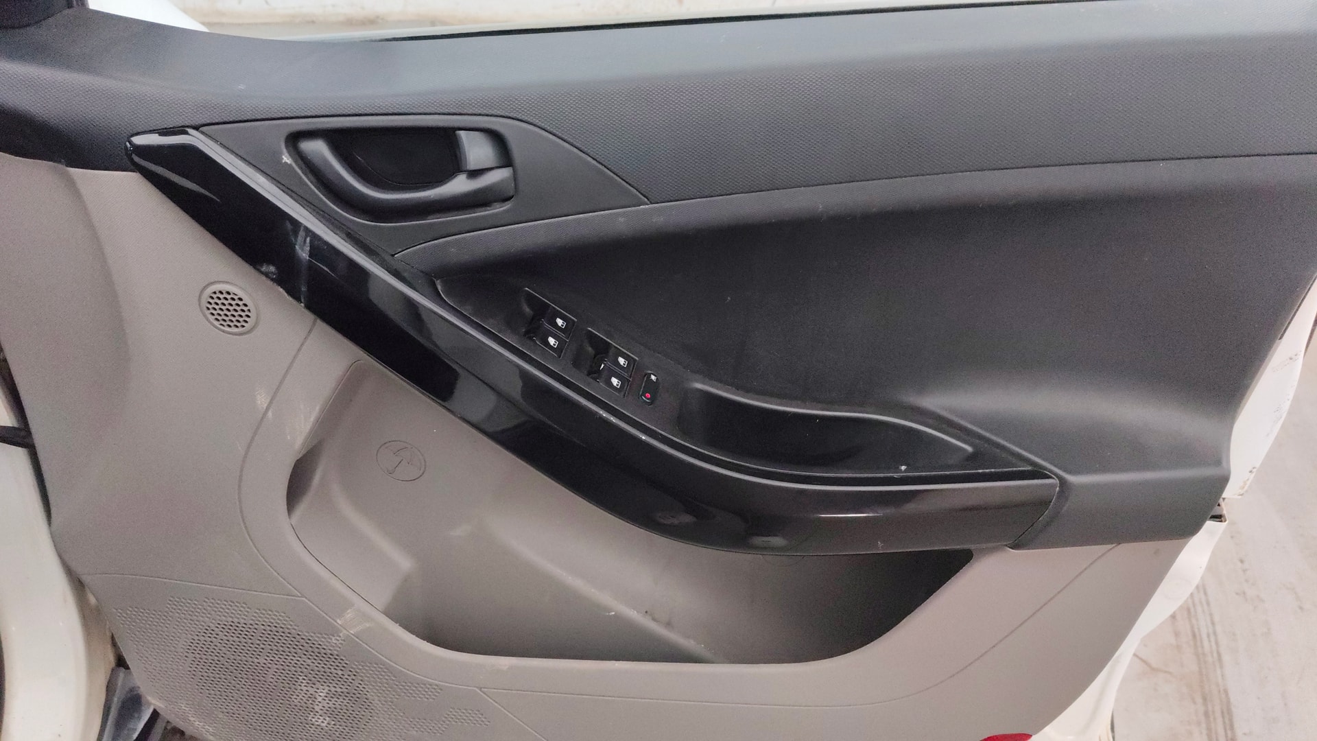 View 2018 Tata Nexon Revotron XM Image 32 Used 2018 Tata Nexon Revotron XM Image 32