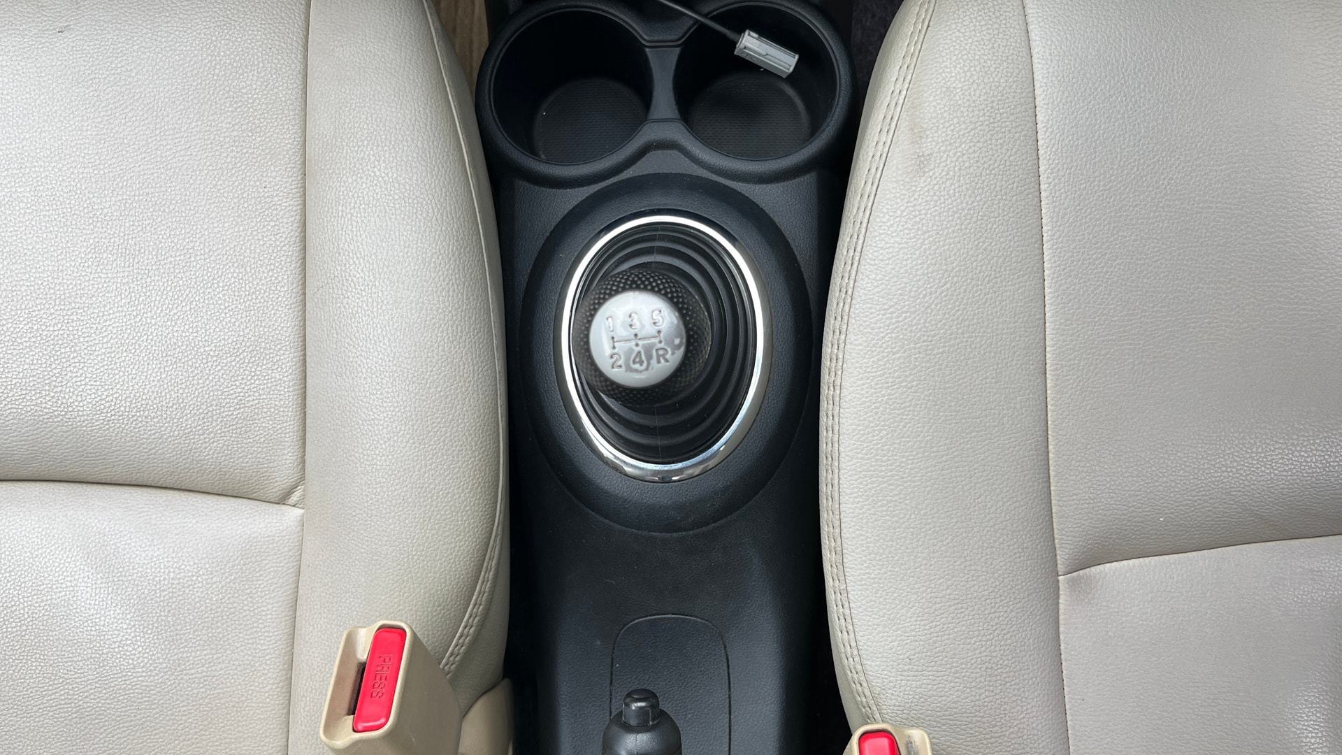 View 2014 Honda Amaze E MT Petrol BS IV Image 39 Used 2014 Honda Amaze E MT Petrol BS IV Image 39