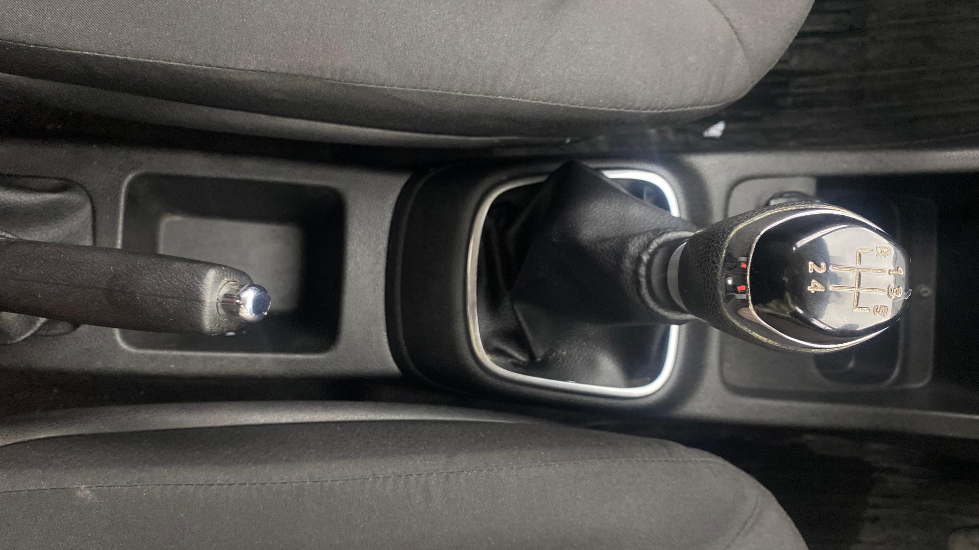 View 2019 Renault Kwid RXL 1.0 BS IV Image 38 Used 2019 Renault Kwid RXL 1.0 BS IV Image 38