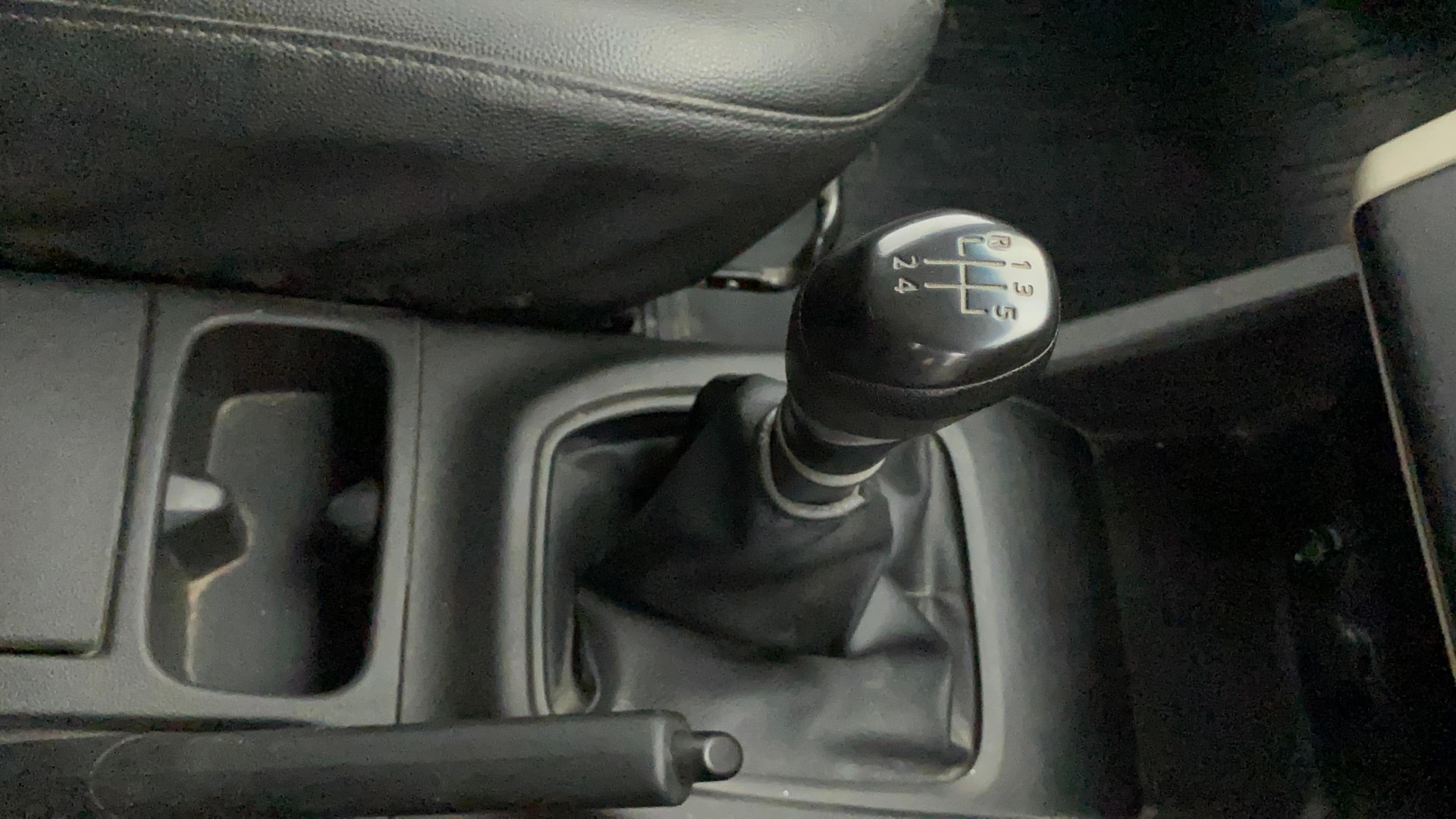 View 2019 Renault Triber RXE Image 38 Used 2019 Renault Triber RXE Image 38