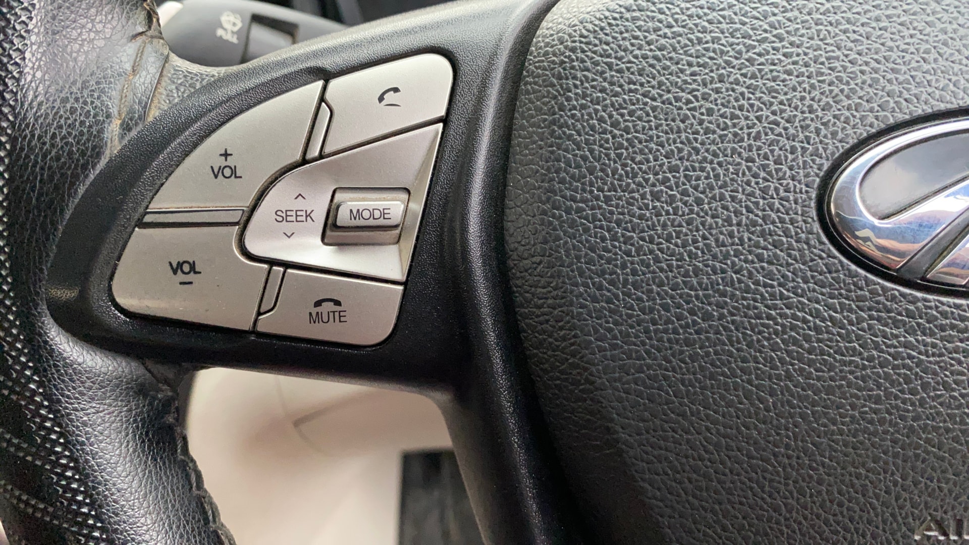 Used 2022 Mahindra XUV300 Used 2022 Mahindra XUV300