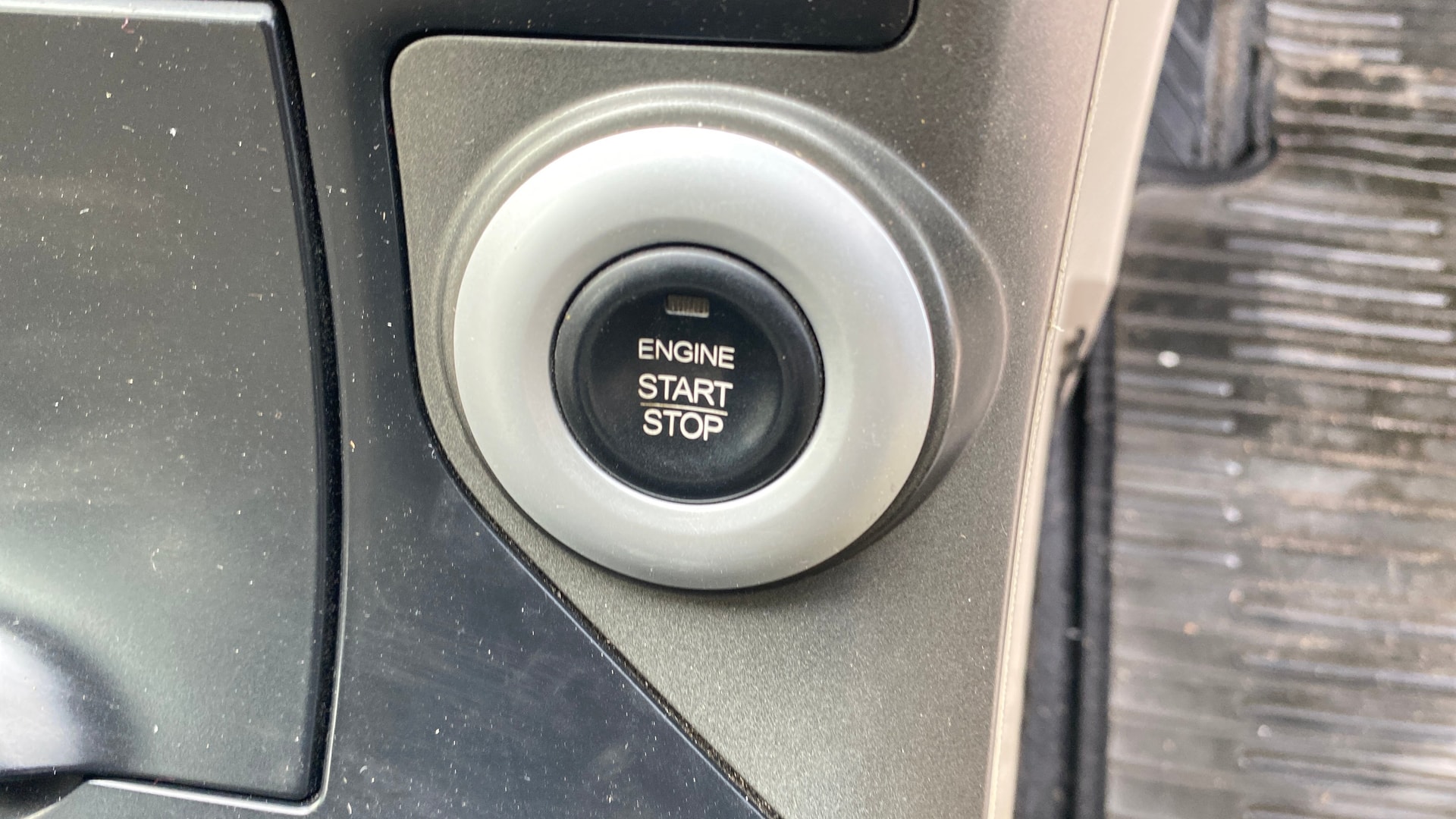View 2015 Mahindra XUV500 W10 FWD Image 42 Used 2015 Mahindra XUV500 W10 FWD Image 42