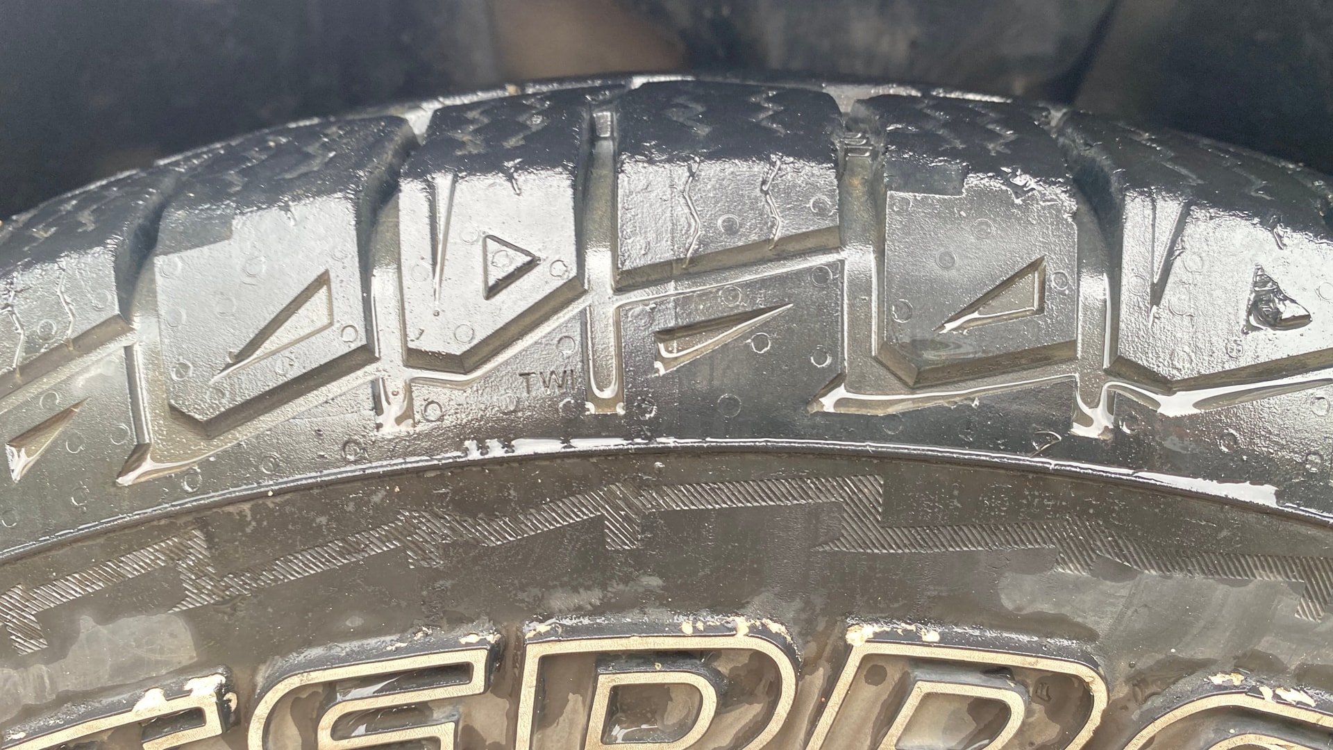 View 2015 Mahindra XUV500 W10 FWD Image 9 Used 2015 Mahindra XUV500 W10 FWD Image 9