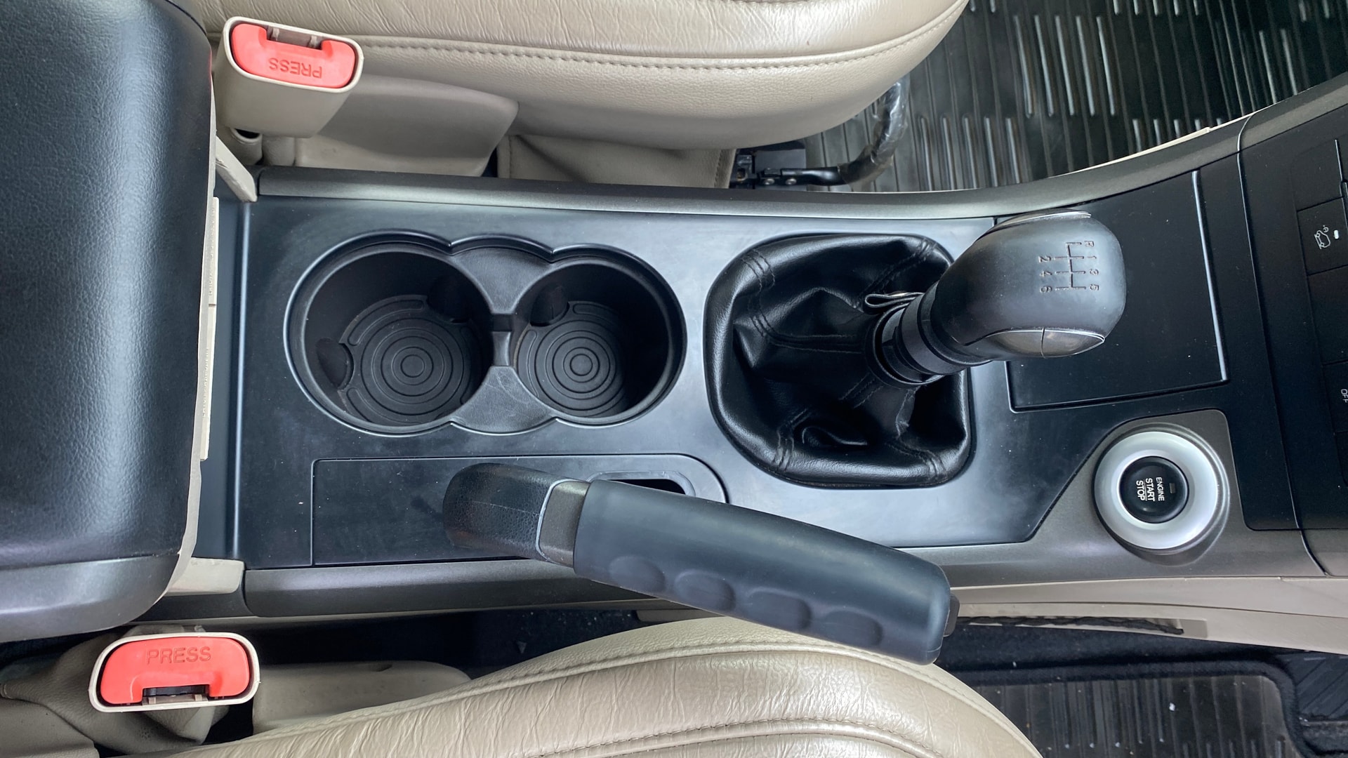 View 2015 Mahindra XUV500 W10 FWD Image 44 Used 2015 Mahindra XUV500 W10 FWD Image 44