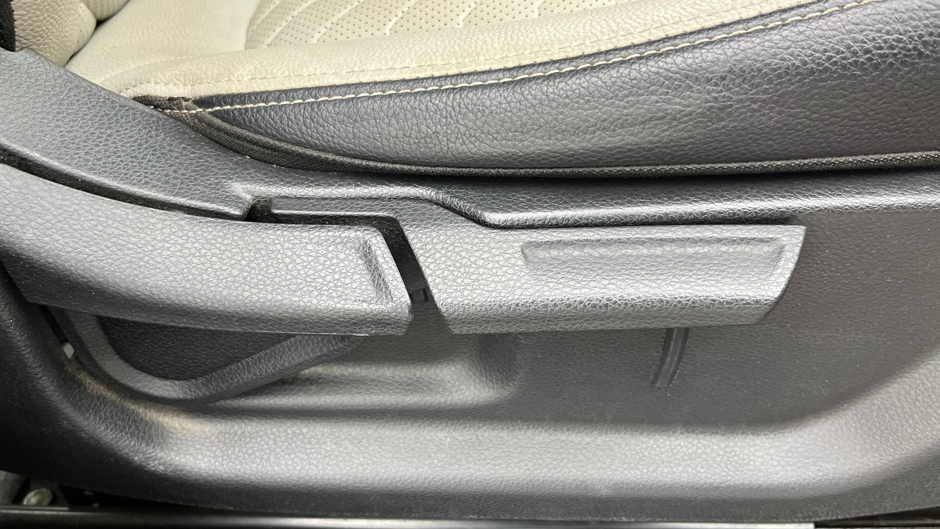 View 2021 Kia Sonet HTX Plus iMT Petrol Image 19 Used 2021 Kia Sonet HTX Plus iMT Petrol Image 19