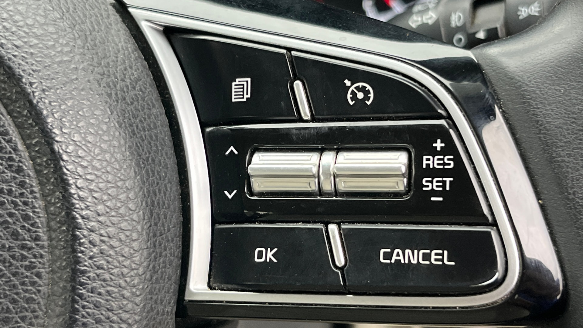 View 2021 Kia Sonet HTX Plus iMT Petrol Image 3 Used 2021 Kia Sonet HTX Plus iMT Petrol Image 3