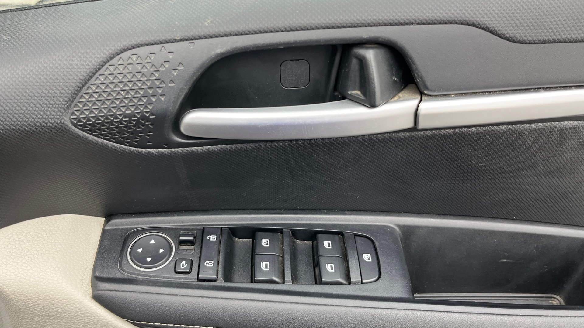 View 2021 Kia Sonet HTX Plus iMT Petrol Image 35 Used 2021 Kia Sonet HTX Plus iMT Petrol Image 35