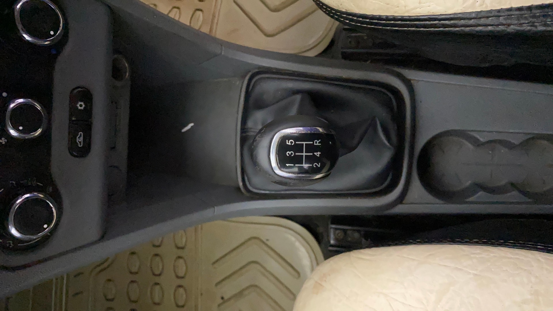 View 2019 Tata Tigor XE Diesel Image 38 Used 2019 Tata Tigor XE Diesel Image 38