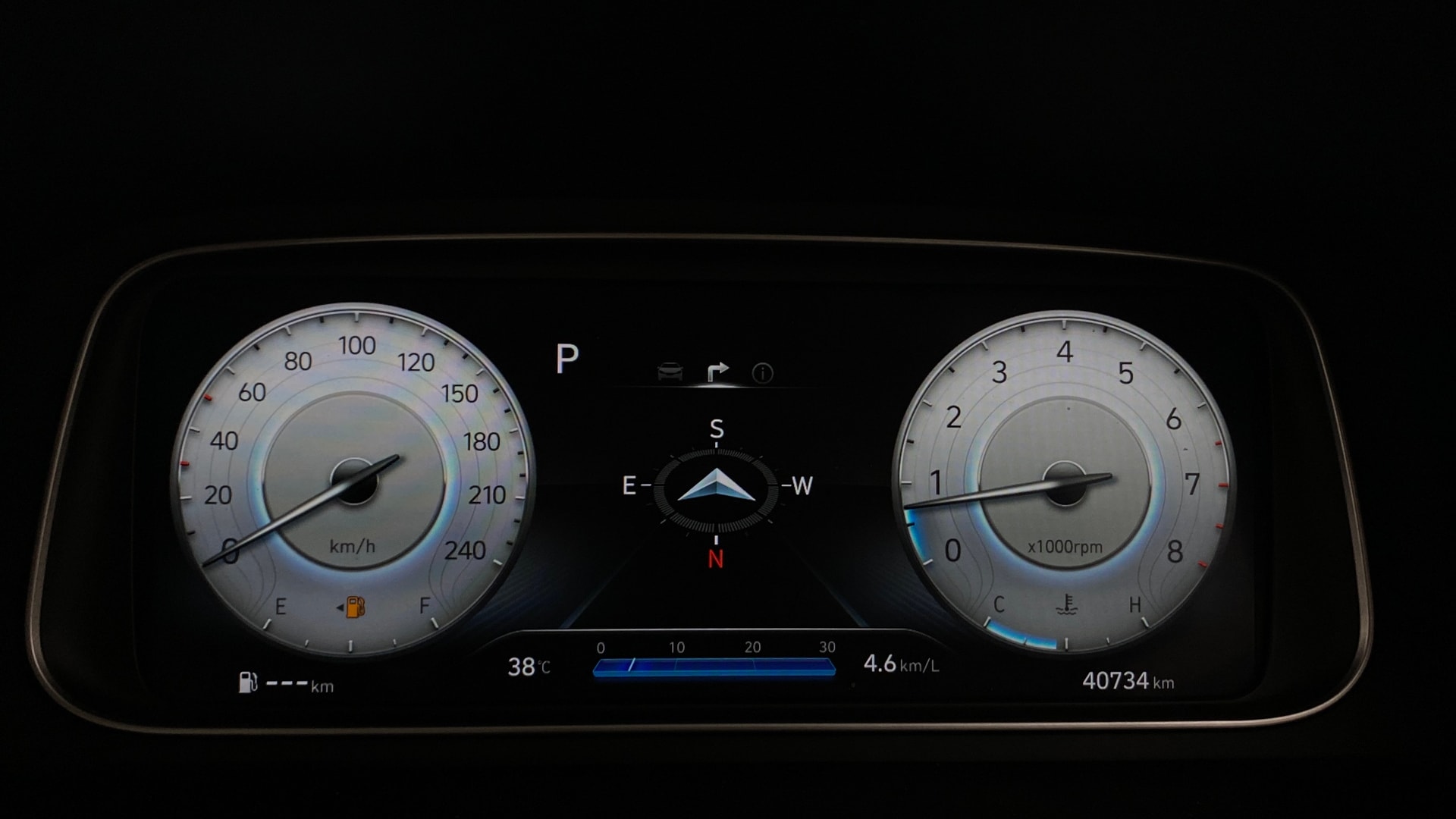 View 2022 Hyundai Alcazar Prestige 6 Seater MT Petrol Image 22 Used 2022 Hyundai Alcazar Prestige 6 Seater MT Petrol Image 22