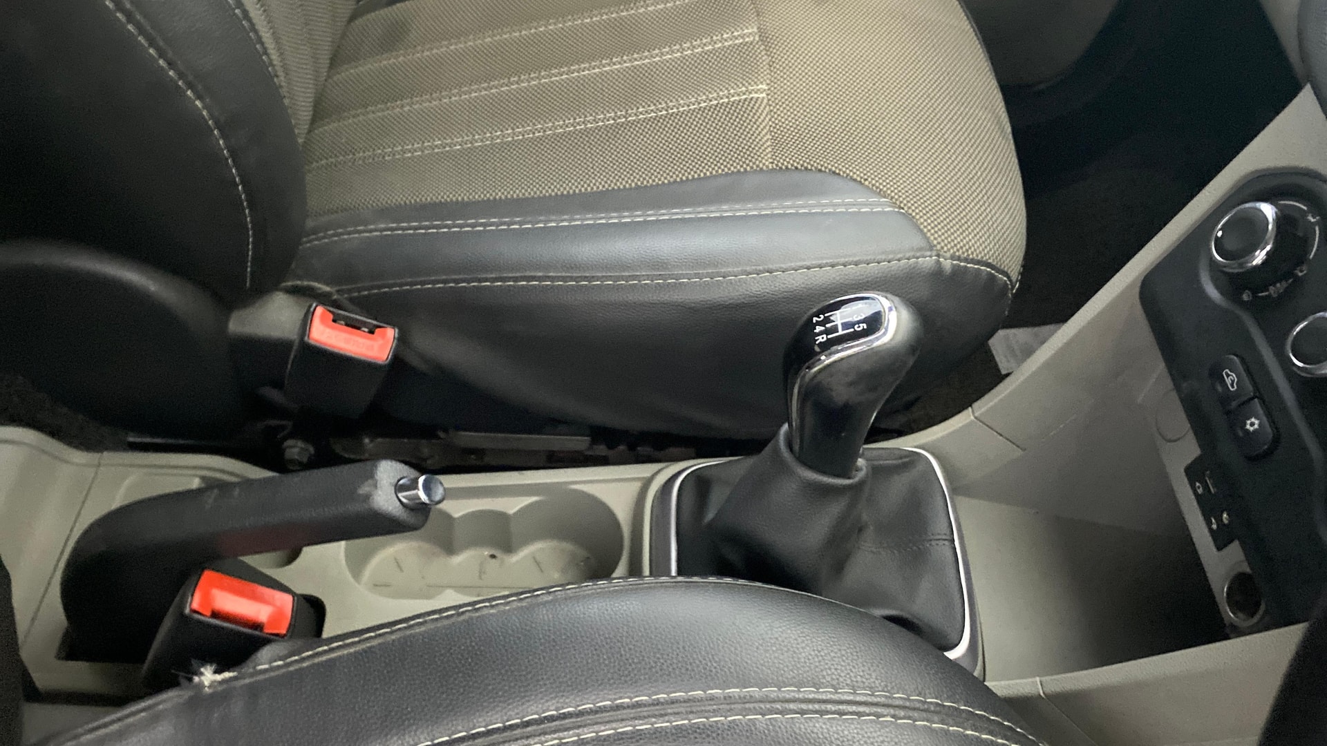 View 2017 Tata Tiago Revotorq XB Image 38 Used 2017 Tata Tiago Revotorq XB Image 38