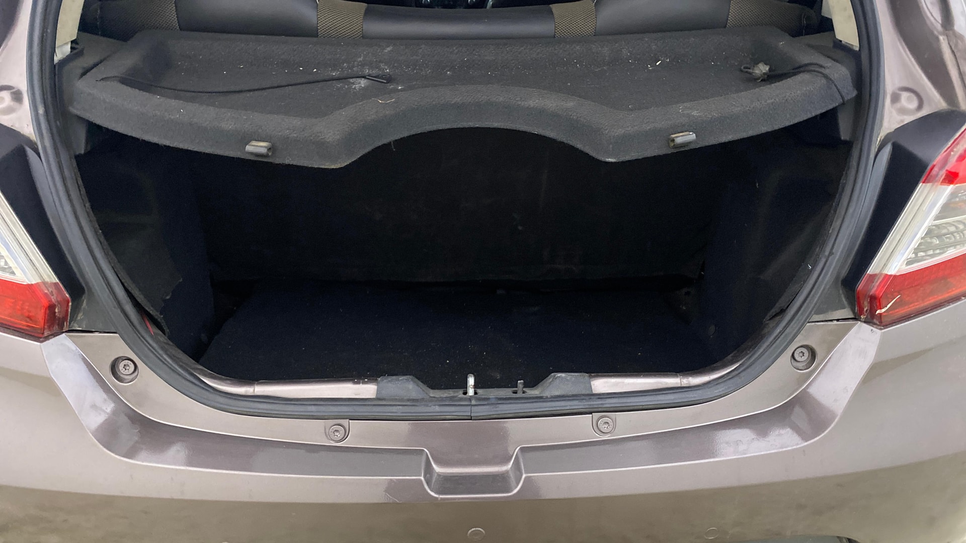 View 2017 Tata Tiago Revotorq XB Image 10 Used 2017 Tata Tiago Revotorq XB Image 10