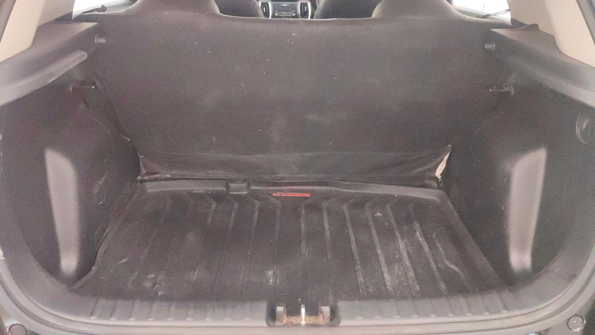 View 2021 Kia Sonet HTK Plus iMT Petrol Image 10 Used 2021 Kia Sonet HTK Plus iMT Petrol Image 10