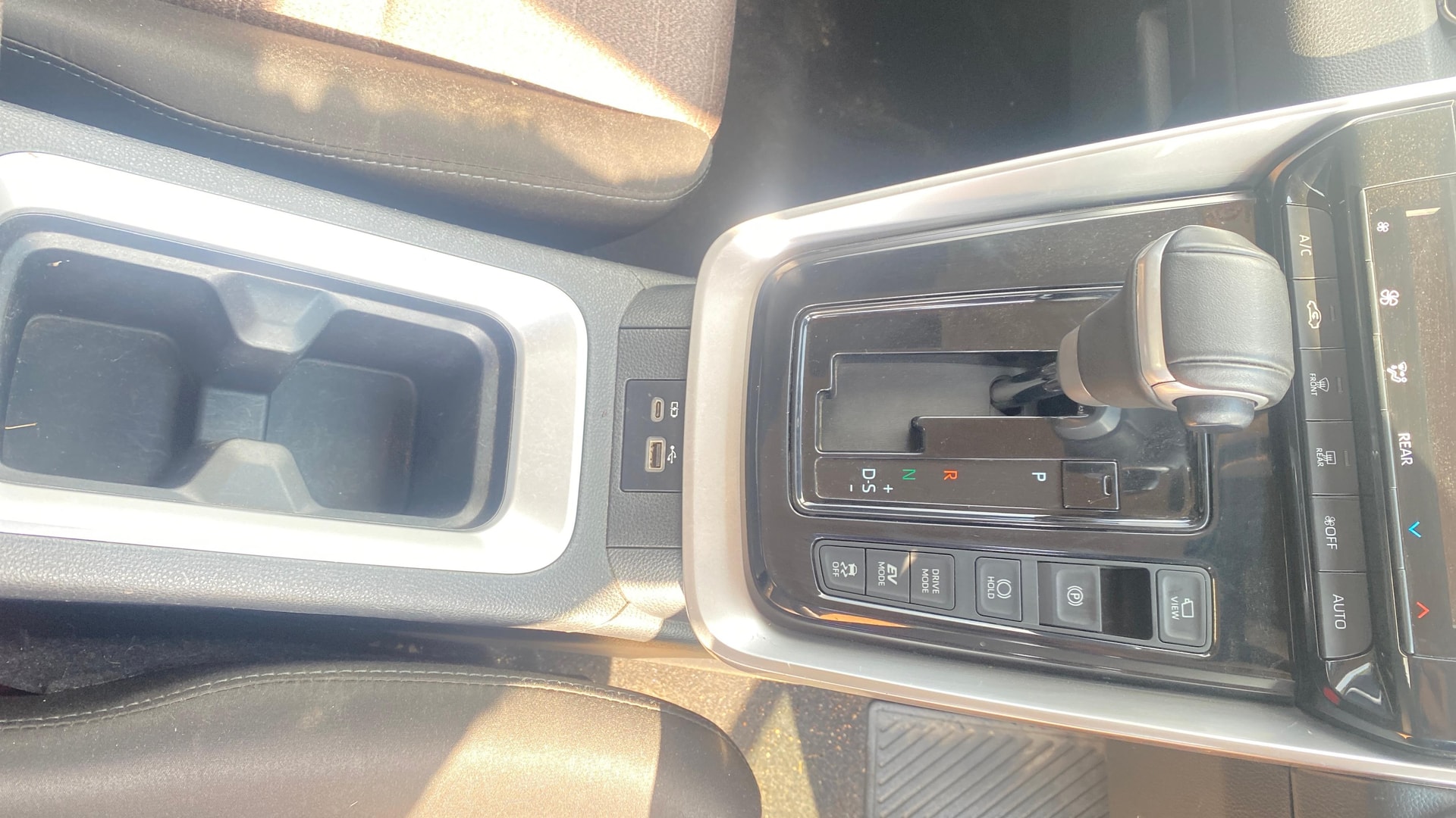 View 2024 Toyota Innova Hycross VX 7 STR Image 43 Used 2024 Toyota Innova Hycross VX 7 STR Image 43