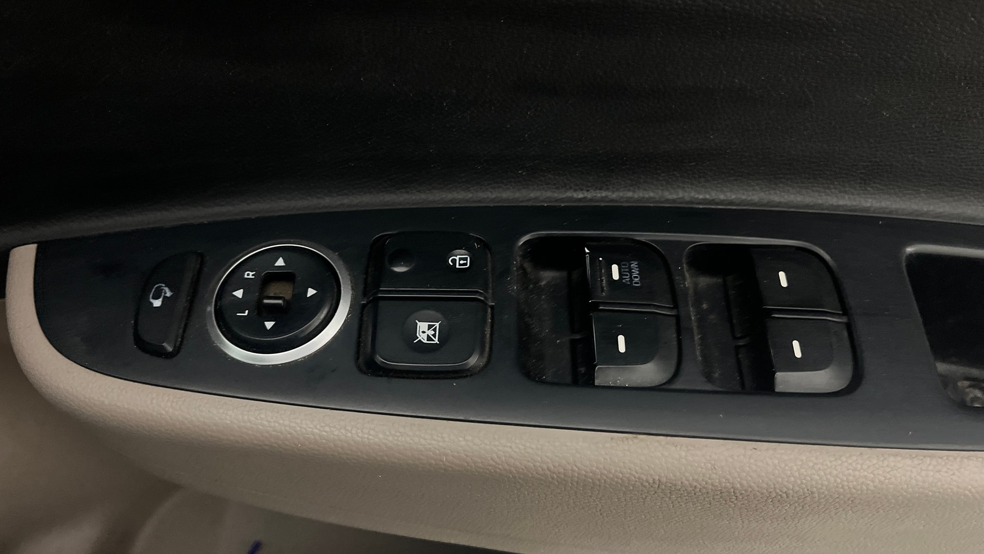 View 2015 Hyundai Grand i10 Sportz 1.2 Kappa Image 32 Used 2015 Hyundai Grand i10 Sportz 1.2 Kappa Image 32