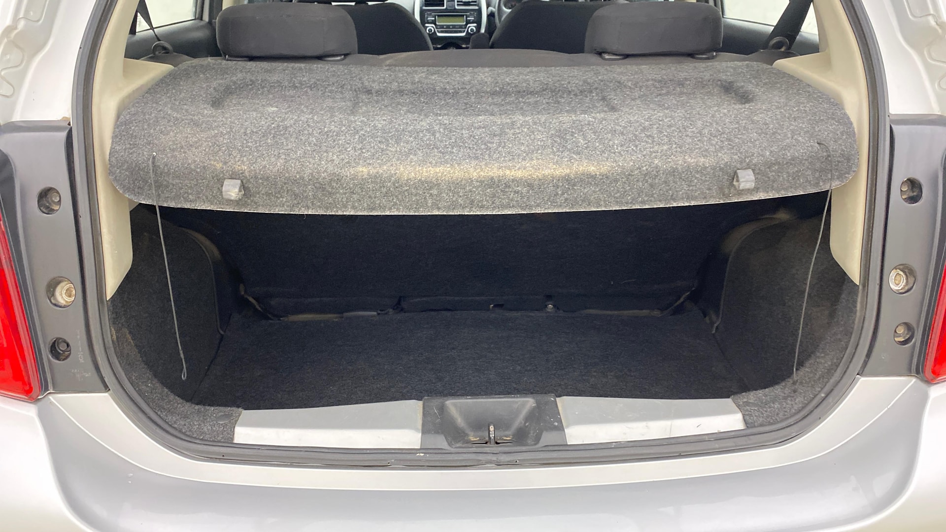 View 2017 Nissan Micra XL (CVT) Image 10 Used 2017 Nissan Micra XL (CVT) Image 10
