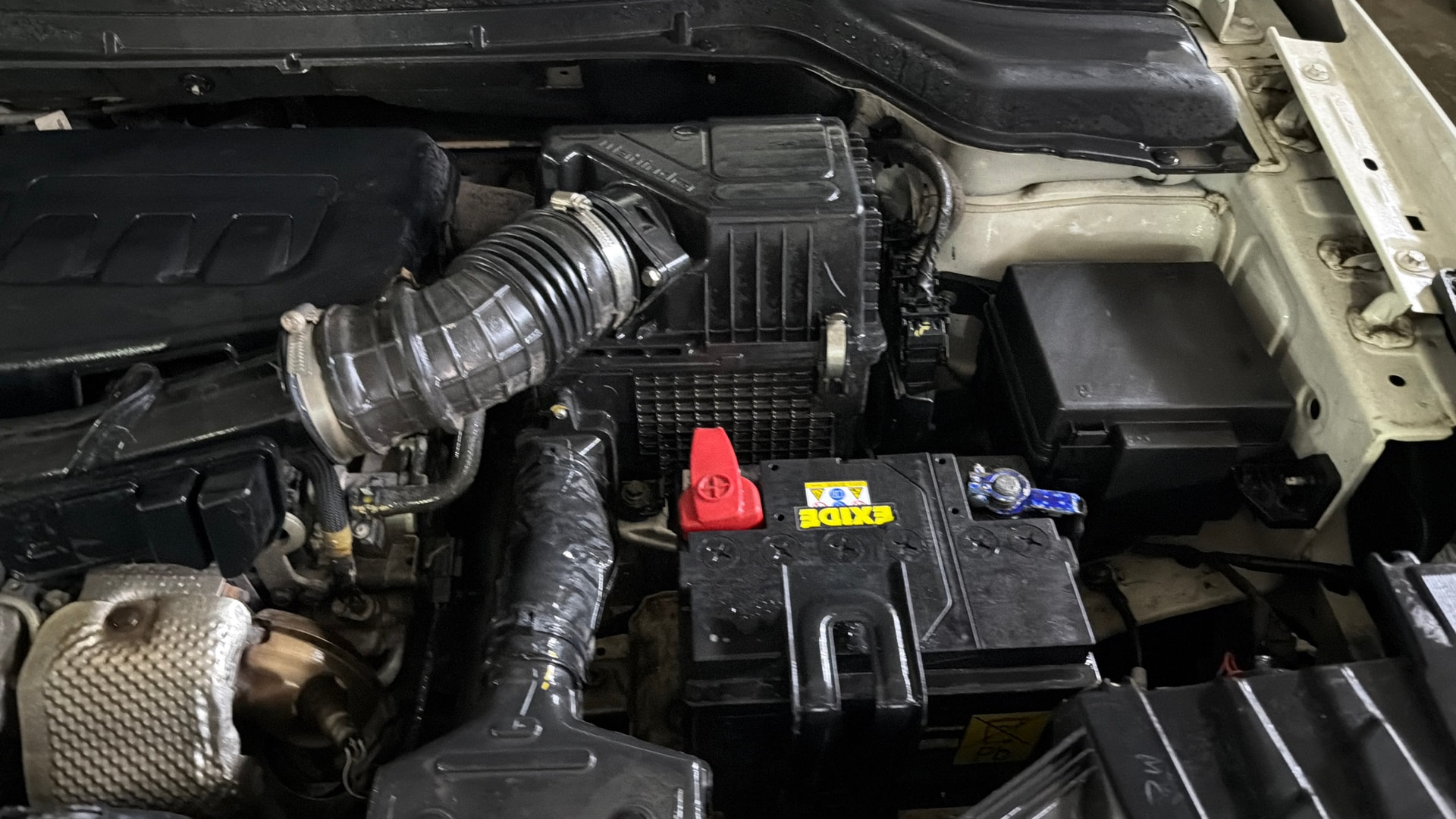 View 2022 Mahindra XUV300 W4 Petrol BS IV Image 13 Used 2022 Mahindra XUV300 W4 Petrol BS IV Image 13
