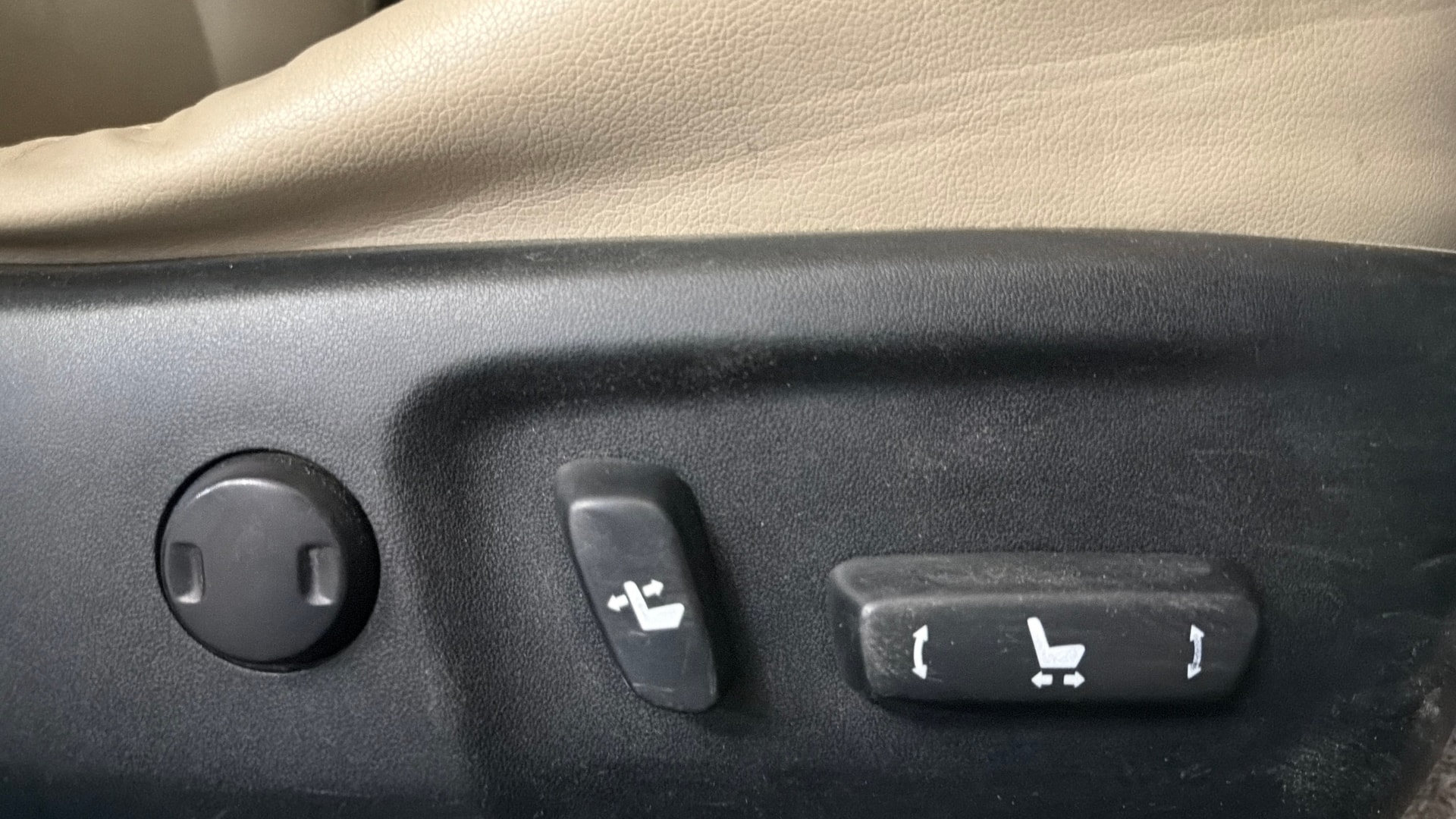 View 2015 Toyota Corolla Altis 1.8 VL AT Image 19 Used 2015 Toyota Corolla Altis 1.8 VL AT Image 19