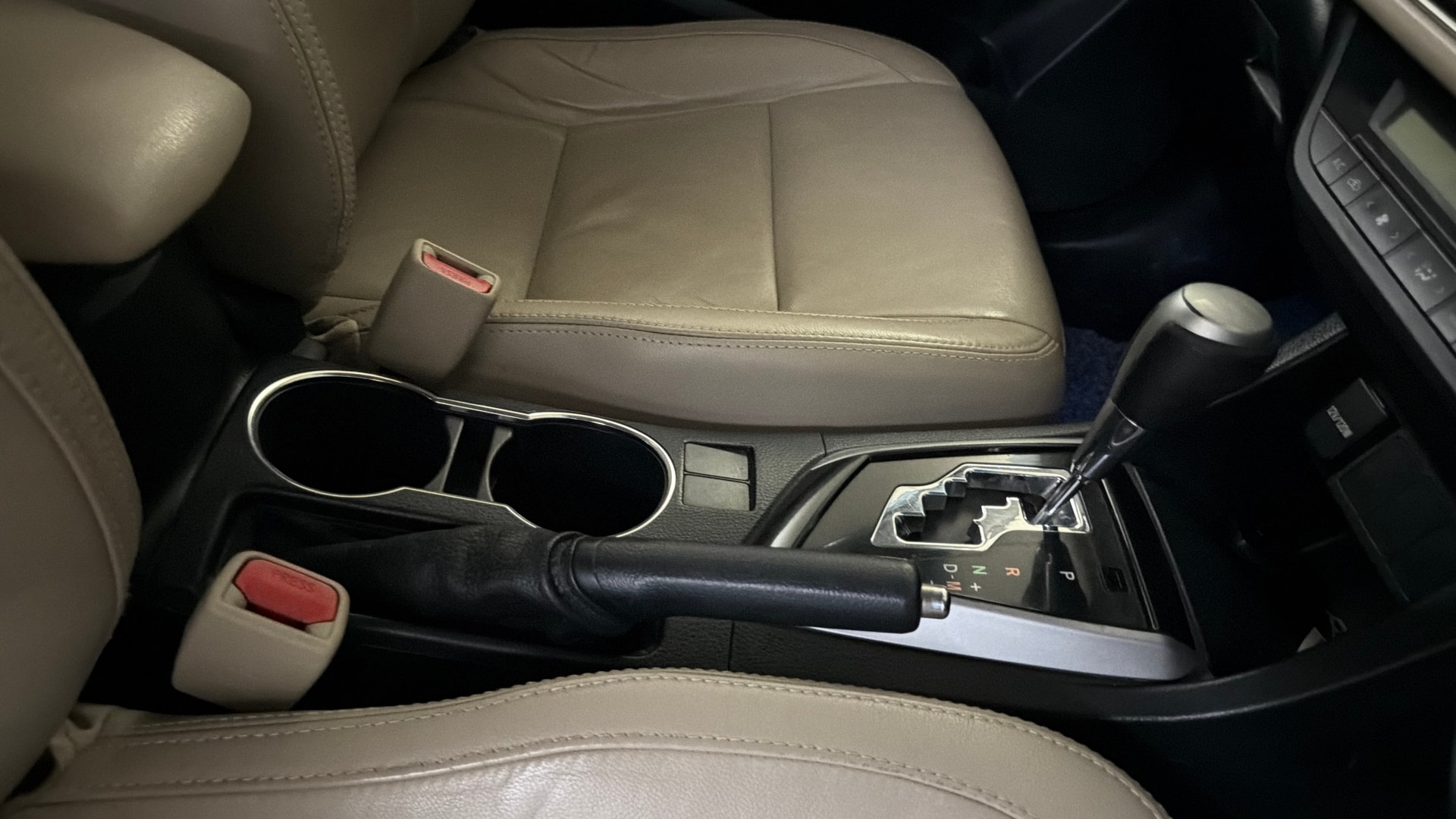 View 2015 Toyota Corolla Altis 1.8 VL AT Image 40 Used 2015 Toyota Corolla Altis 1.8 VL AT Image 40