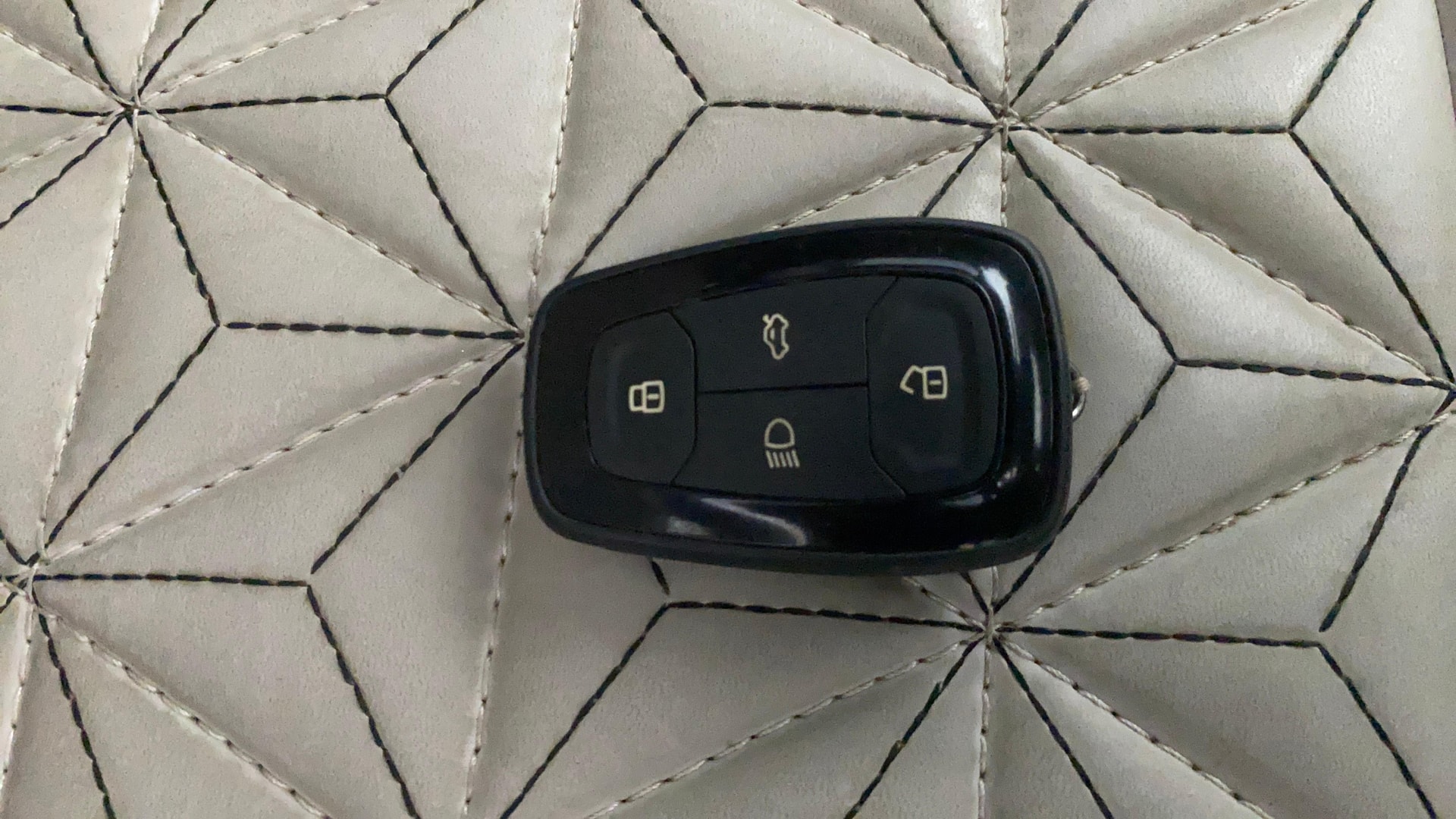 View 2021 Tata Tigor XE Diesel Image 27 Used 2021 Tata Tigor XE Diesel Image 27