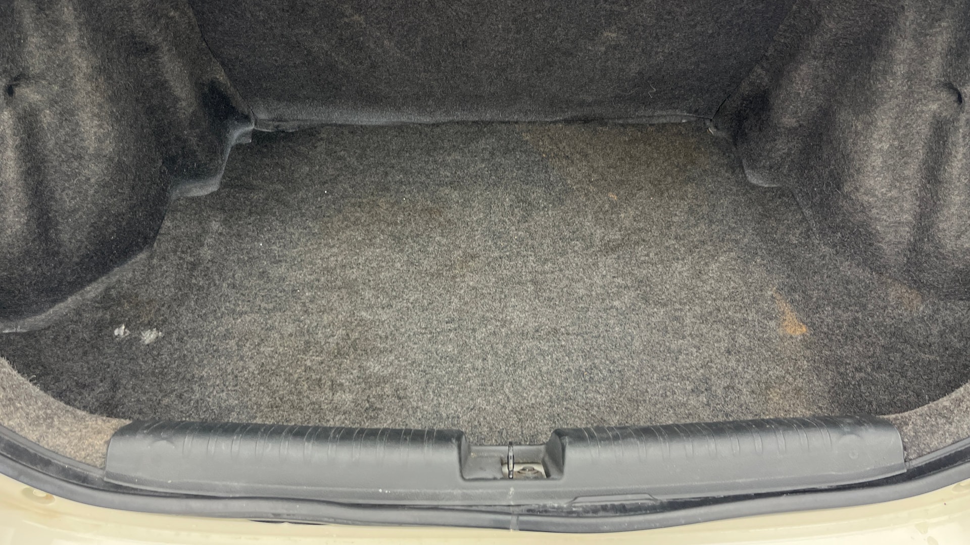 View 2013 Honda Amaze E MT Petrol BS IV Image 10 Used 2013 Honda Amaze E MT Petrol BS IV Image 10