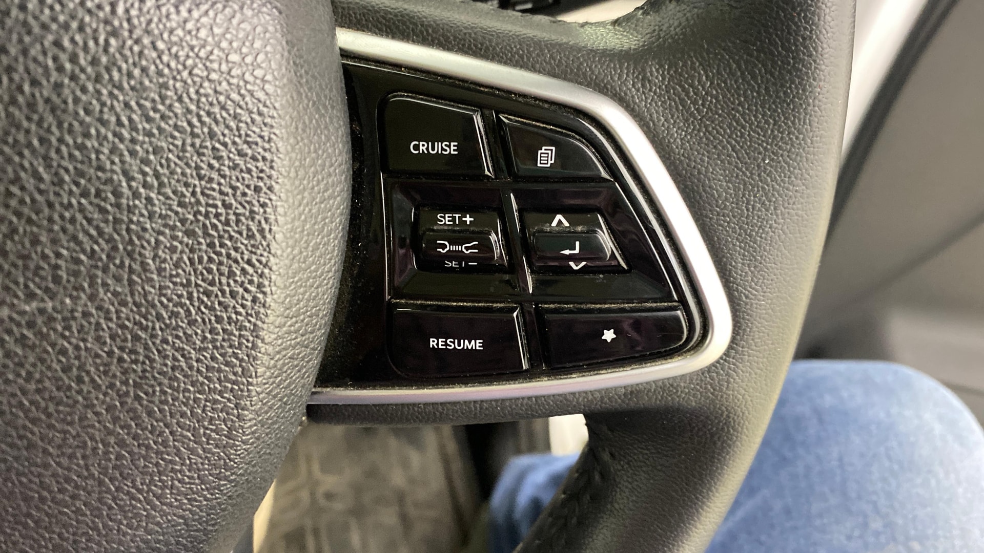 View 2025 Mahindra Thar Roxx AX7L Diesel 2WD AT Image 3 Used 2025 Mahindra Thar Roxx AX7L Diesel 2WD AT Image 3