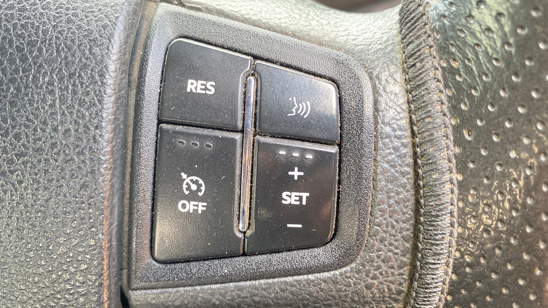 View 2020 Mahindra Thar AX Standard Manual Soft Top 6 Seater Image 3 Used 2020 Mahindra Thar AX Standard Manual Soft Top 6 Seater Image 3