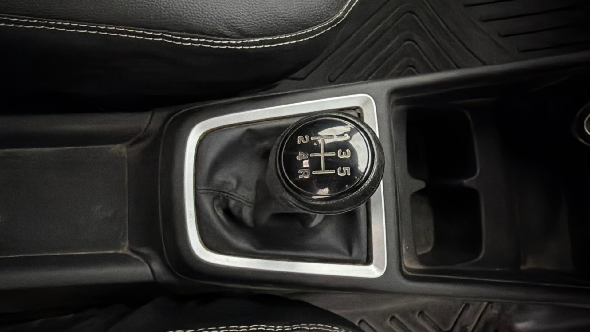 View 2022 Maruti Suzuki 1000 Base Variant Image 37 Used 2022 Maruti Suzuki 1000 Base Variant Image 37