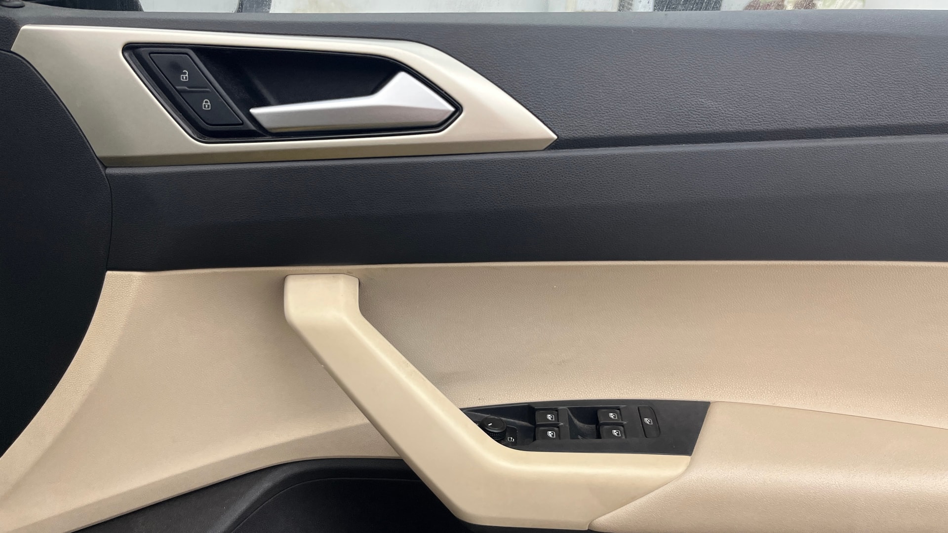 View 2022 Volkswagen Virtus Topline 1.0 TSI MT Image 35 Used 2022 Volkswagen Virtus Topline 1.0 TSI MT Image 35