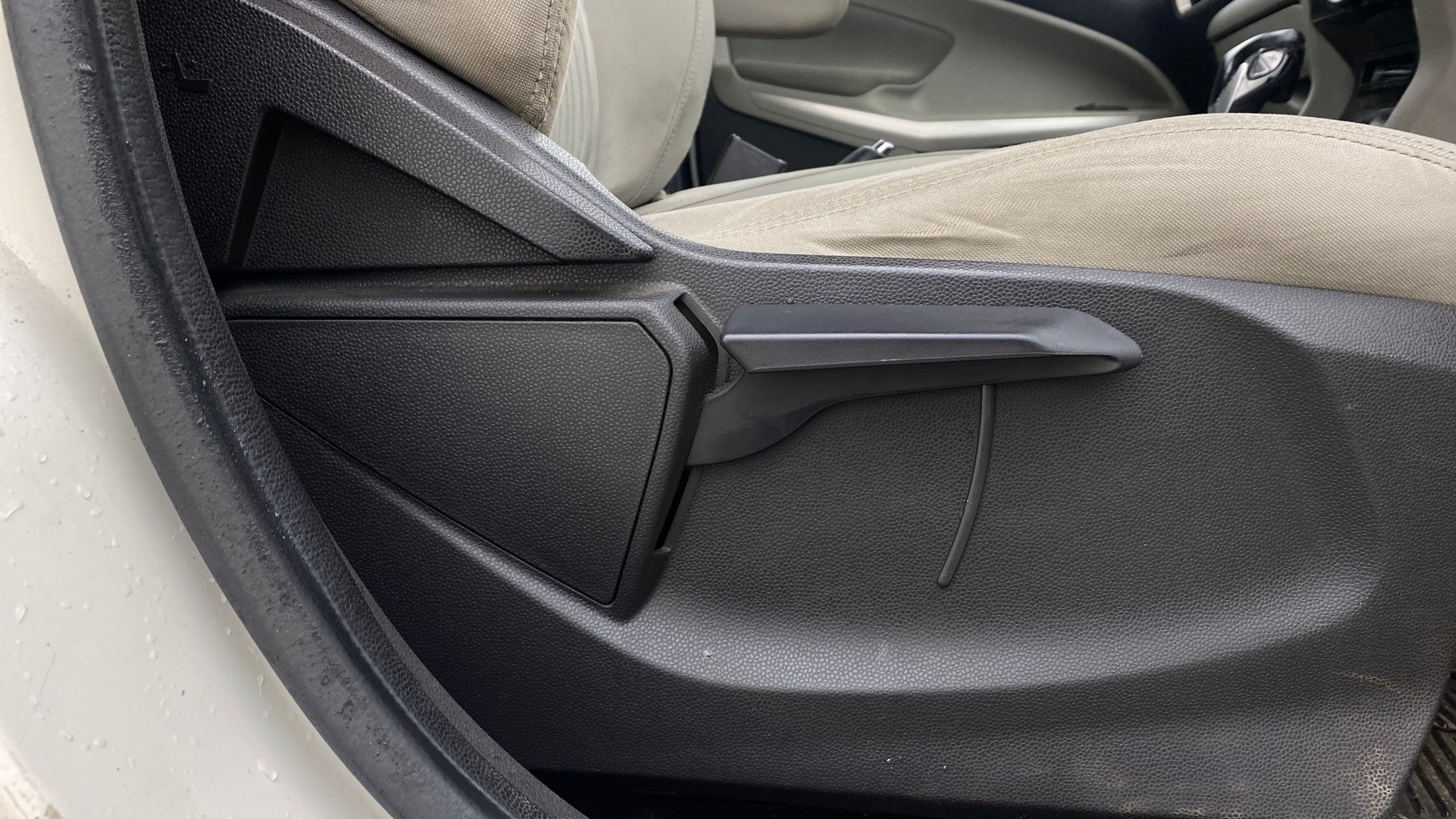 View 2014 Ford EcoSport 1.5 TDCi Diesel Ambiente BS IV Image 18 Used 2014 Ford EcoSport 1.5 TDCi Diesel Ambiente BS IV Image 18