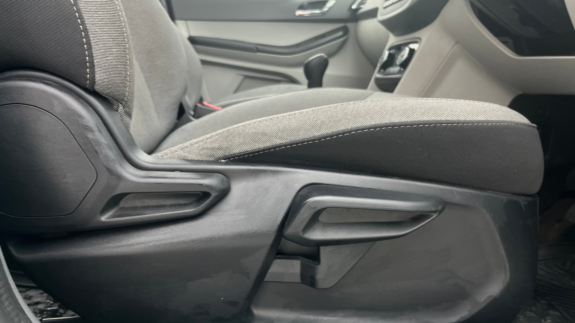 View 2025 Tata Tiago Revotorq XB Image 11 Used 2025 Tata Tiago Revotorq XB Image 11