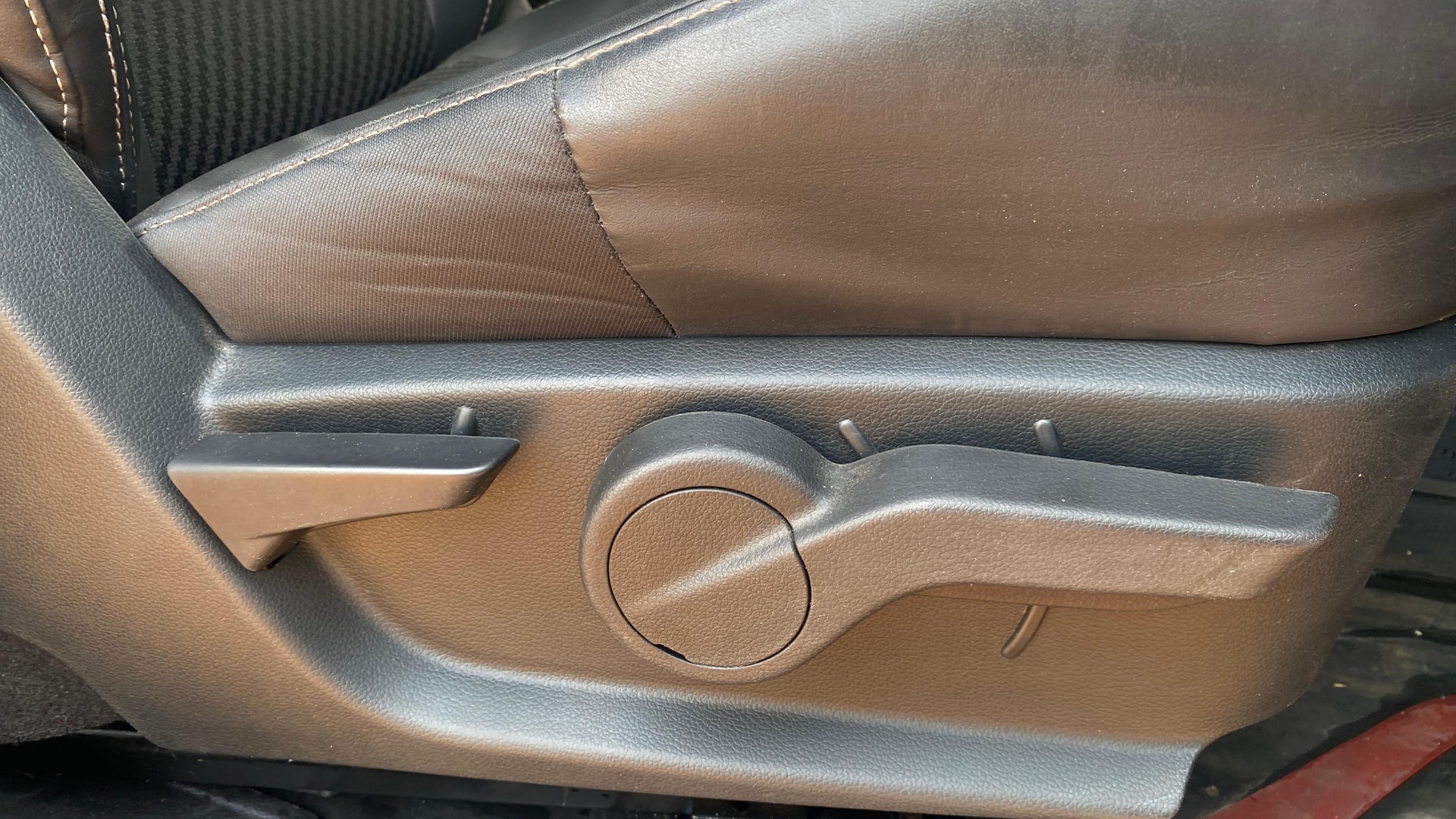 View 2022 Mahindra Thar AX Standard Manual Soft Top 6 Seater Image 19 Used 2022 Mahindra Thar AX Standard Manual Soft Top 6 Seater Image 19