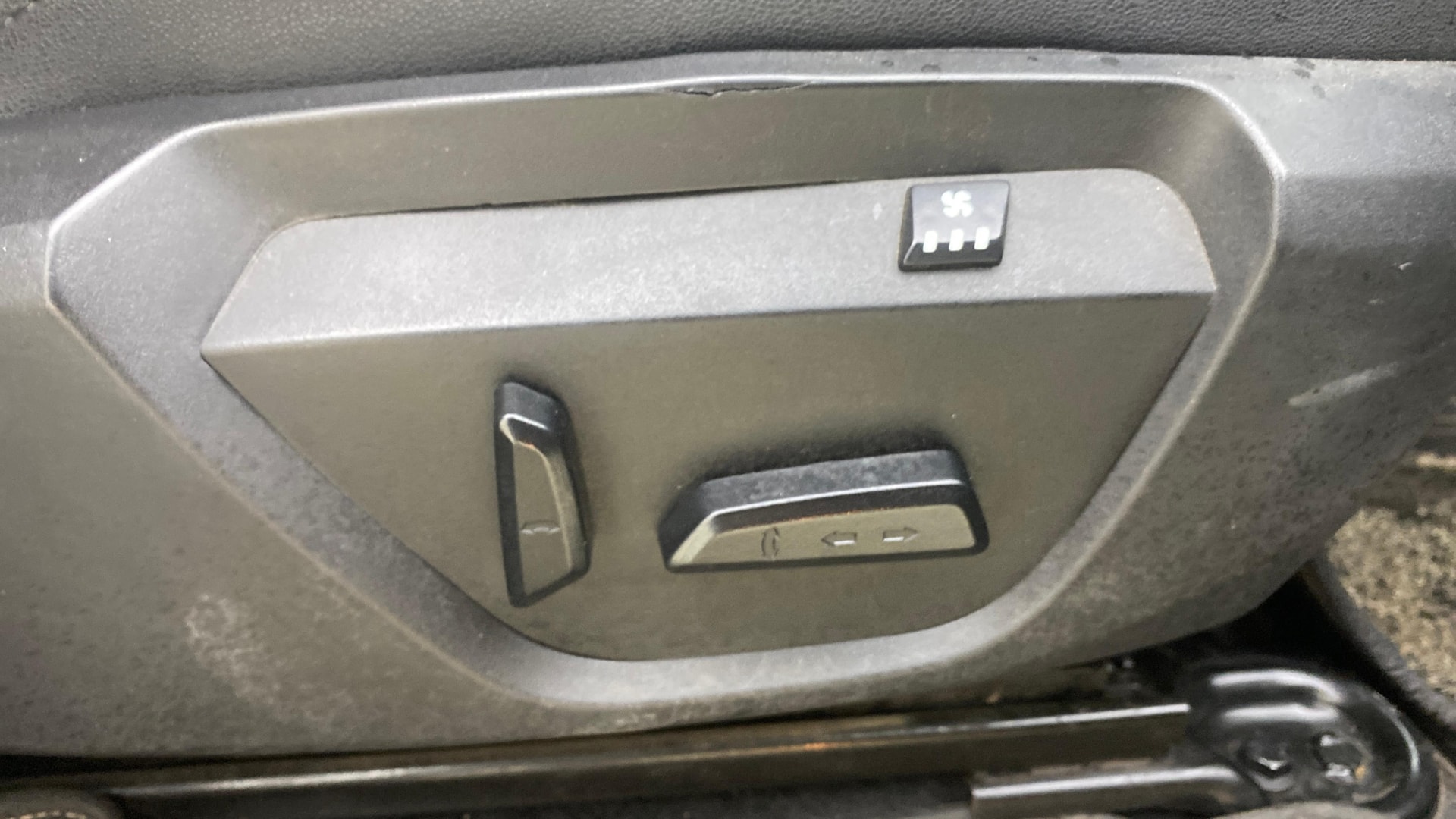 View 2022 Tata Safari 4X2 Image 12 Used 2022 Tata Safari 4X2 Image 12