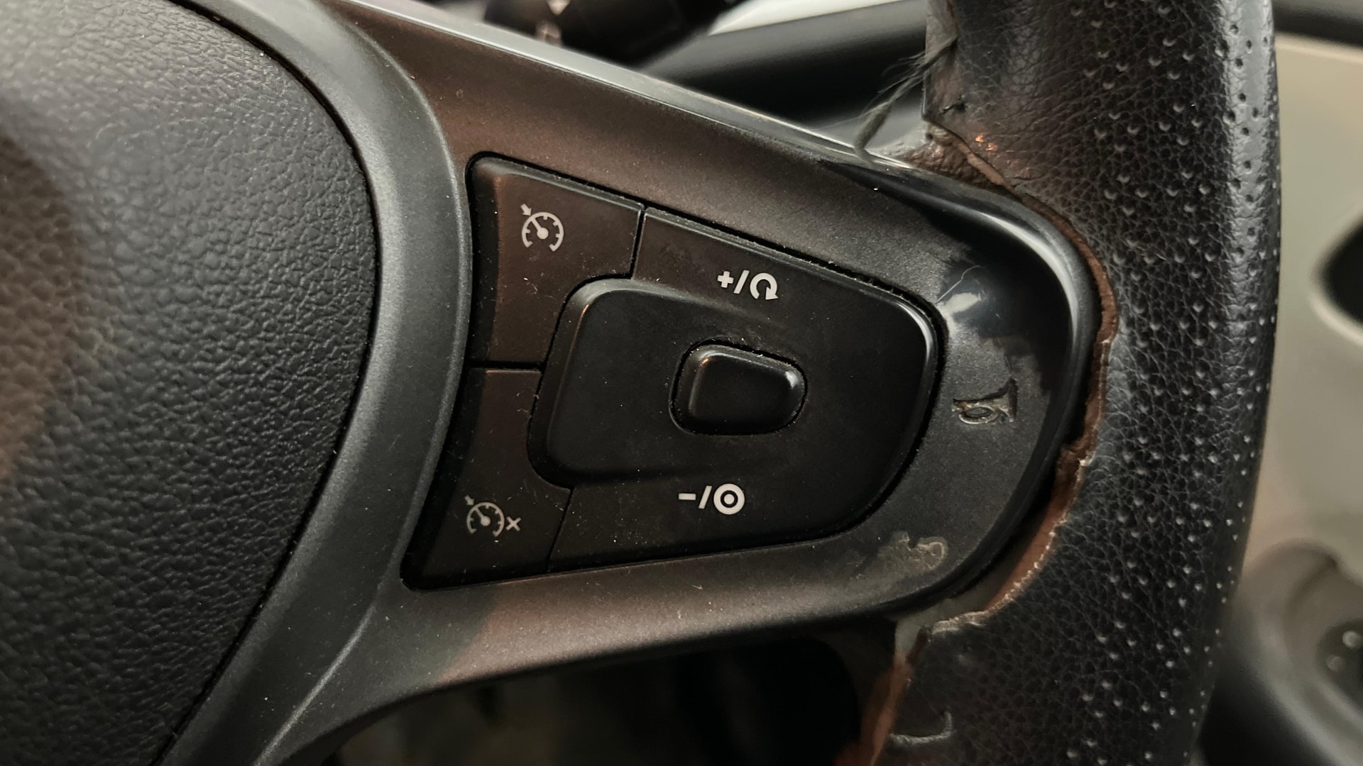 View 2022 Tata Altroz XT Petrol Image 3 Used 2022 Tata Altroz XT Petrol Image 3