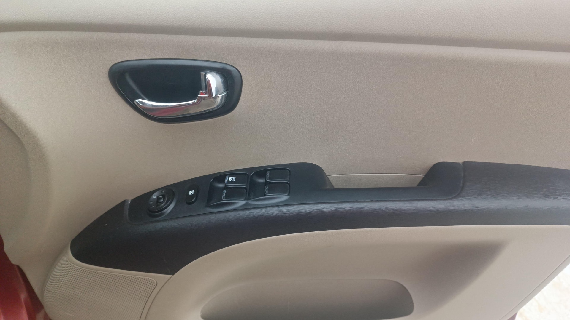 View 2013 Hyundai i10 1.2 Sportz AT Image 33 Used 2013 Hyundai i10 1.2 Sportz AT Image 33