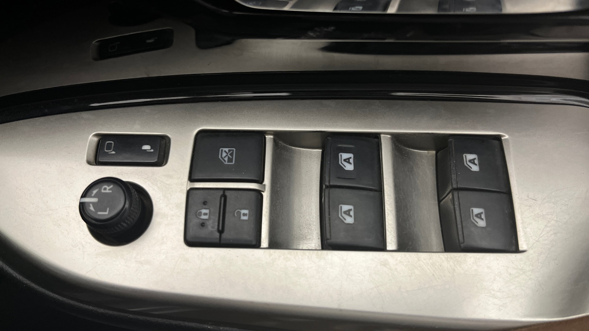 View 2019 Toyota Innova Crysta 2.7 ZX AT 7-Seater BS IV Image 40 Used 2019 Toyota Innova Crysta 2.7 ZX AT 7-Seater BS IV Image 40